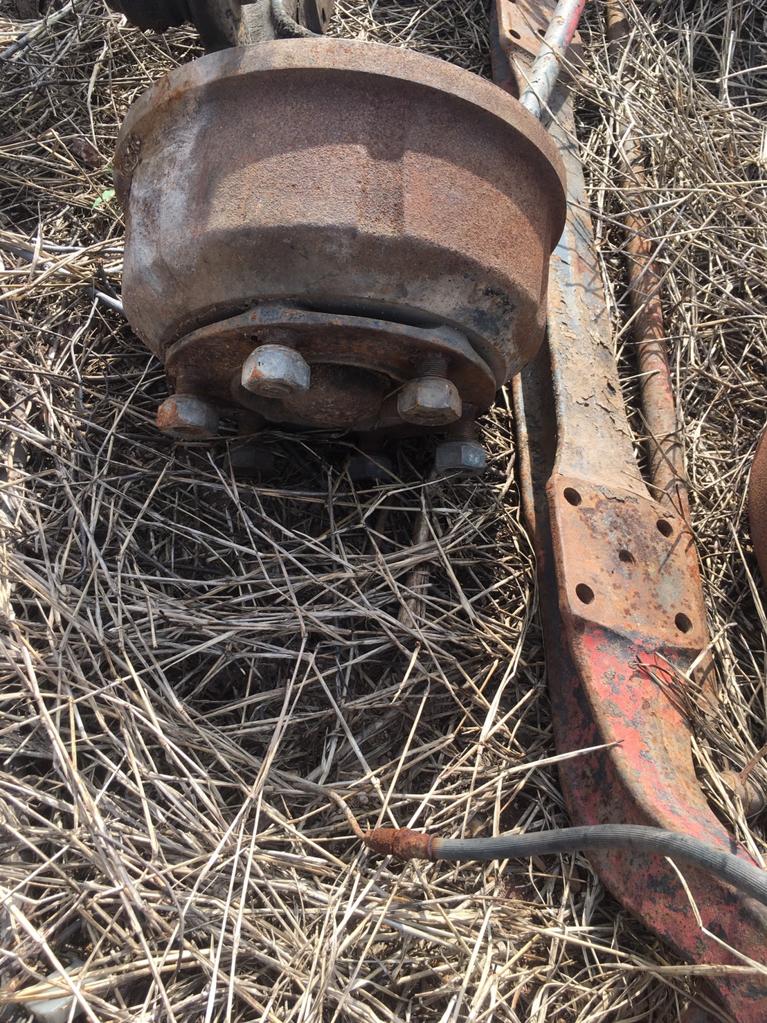 คานหน้า 6น๊อต หกล้อ hino fc 7500บาท 0816278866