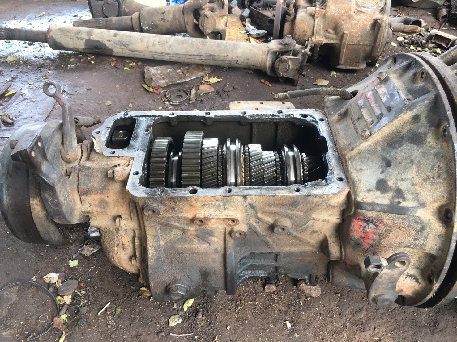 เกียร์ ISUZU ร็อกกี้  7เกียร์ถอยพร้อมเกียร์ฝาก 26000บาท