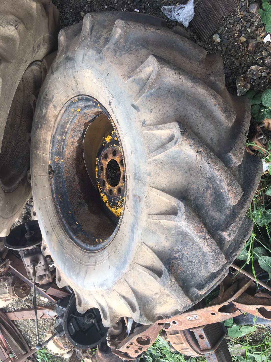 ขายยางพร้อมกระทะ 18.4-26 คู่ละ9000บาท