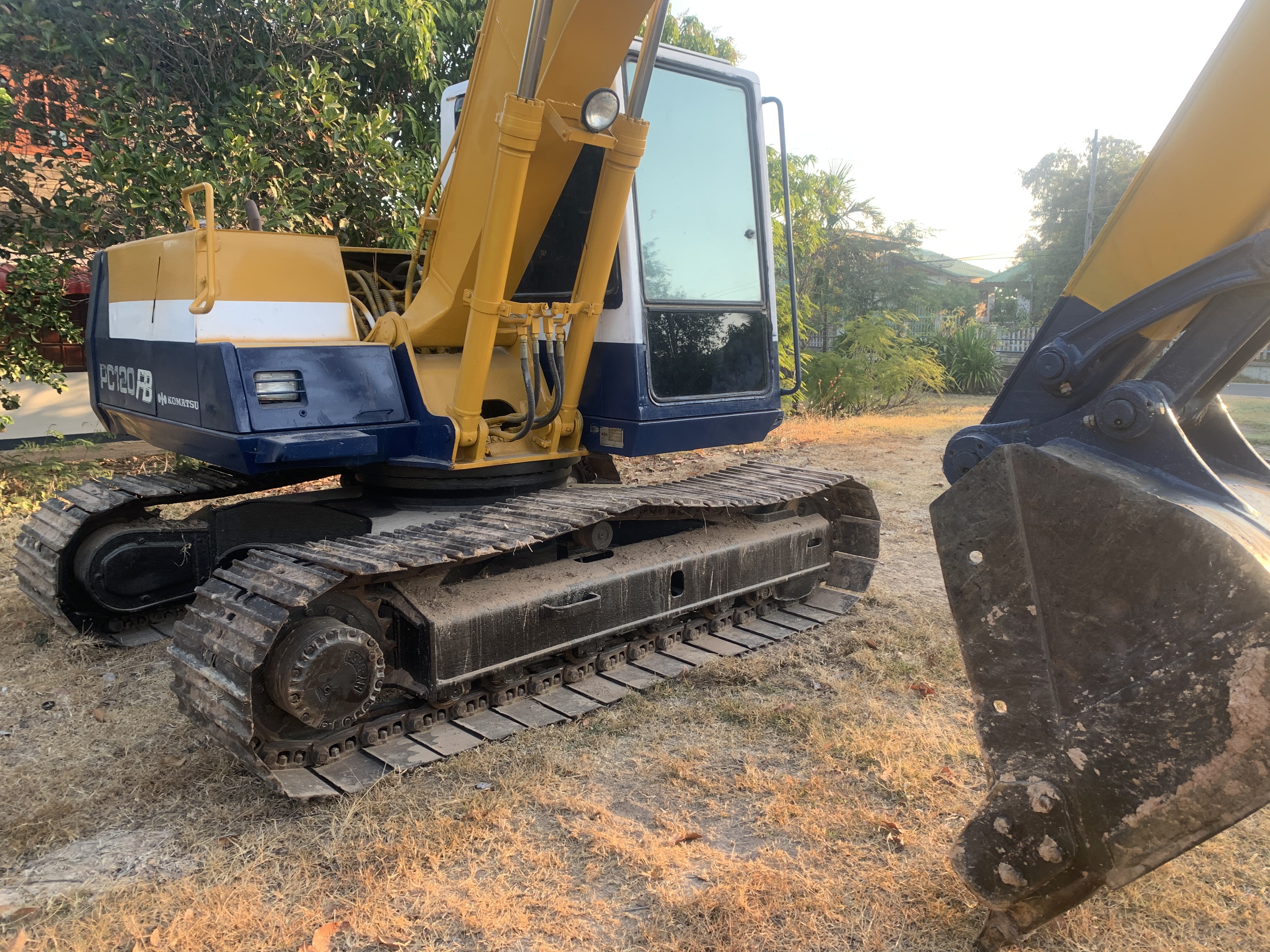 ขาย komatsu 100 รุ่น 5 ขาย komatsu 100 รุ่น 5
