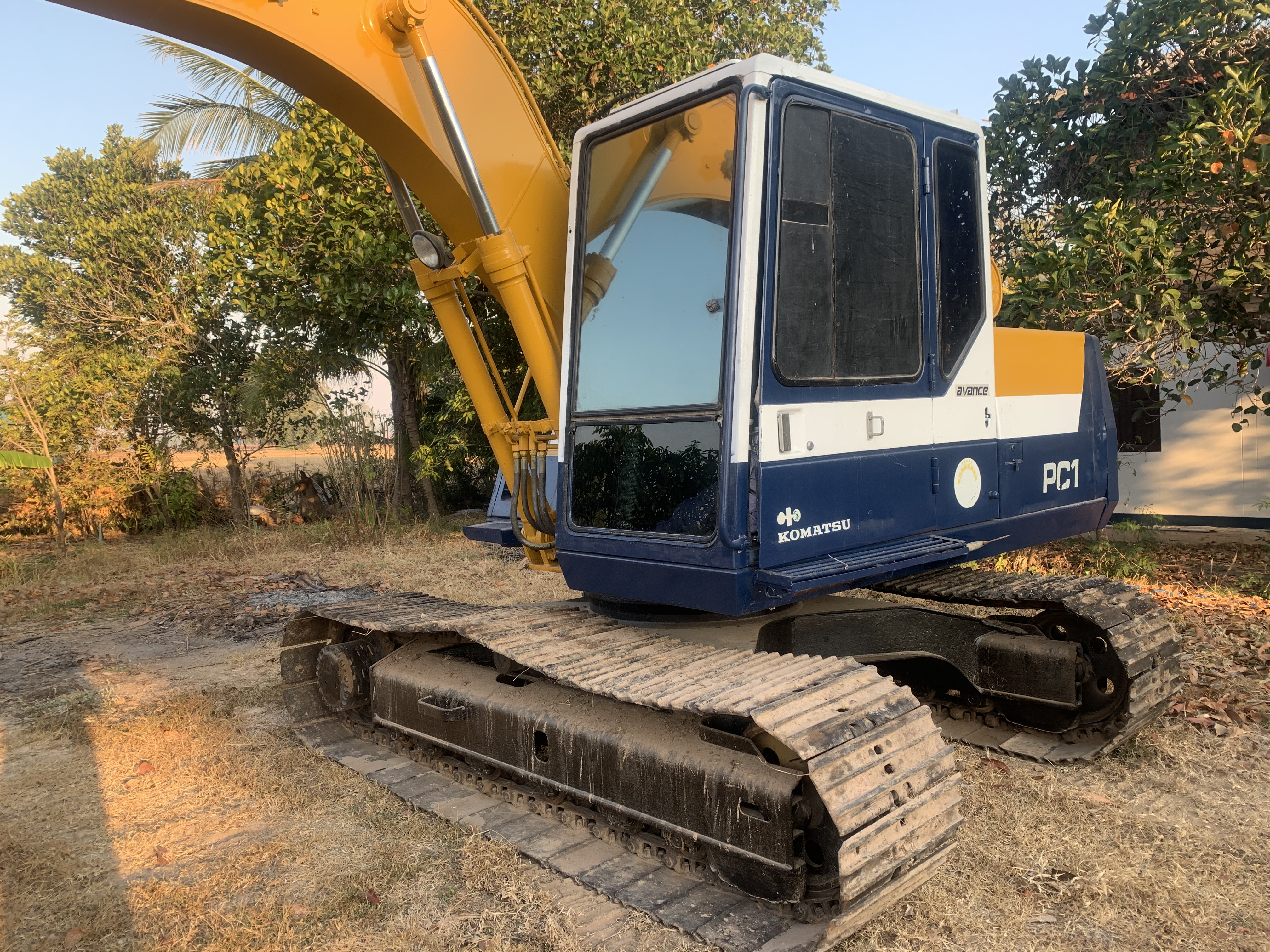 ขาย komatsu 100 รุ่น 5 ขาย komatsu 100 รุ่น 5