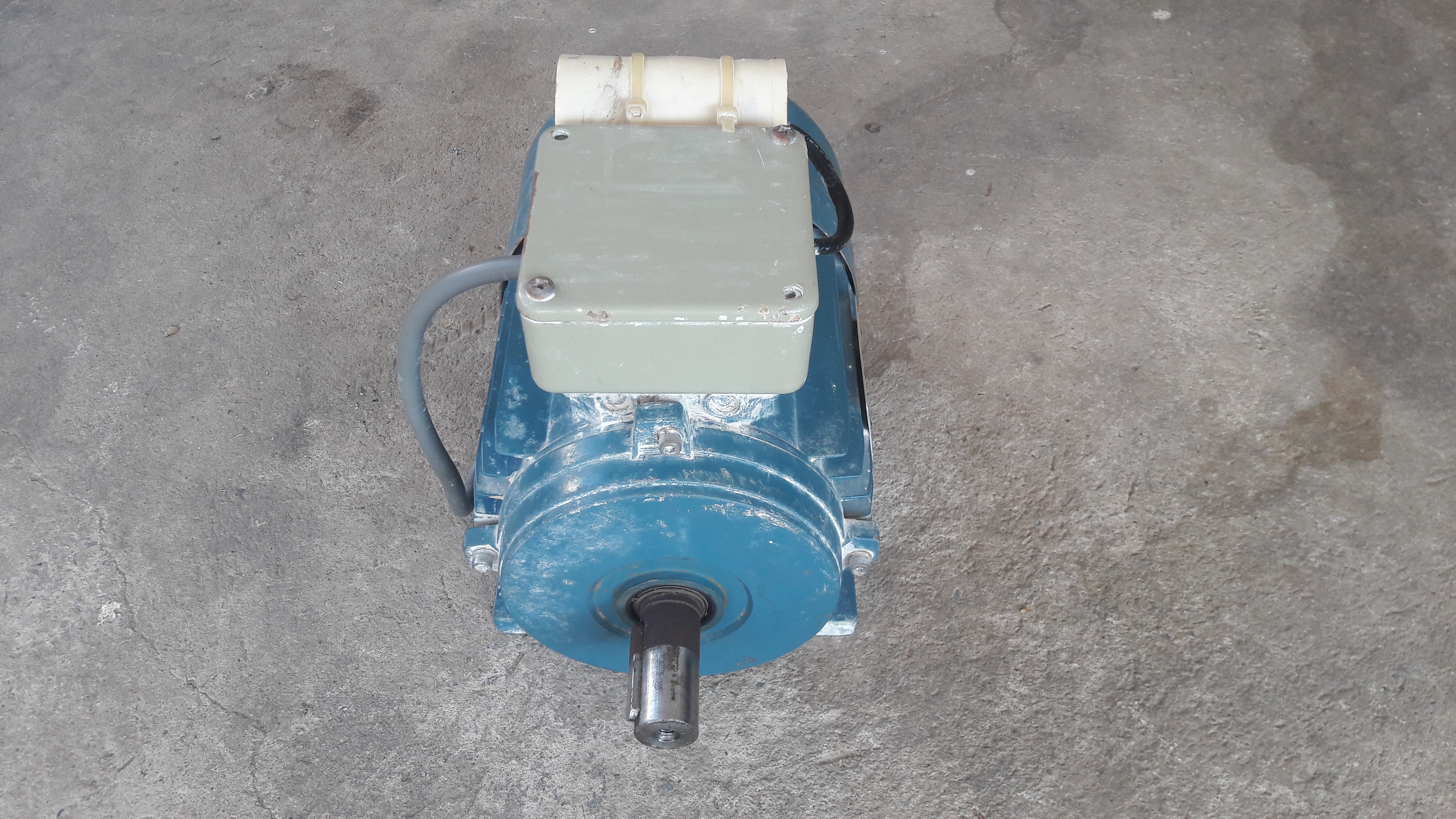 มอเตอร์  1.5 kw หรือ 2 hp ไฟบ้าน 220