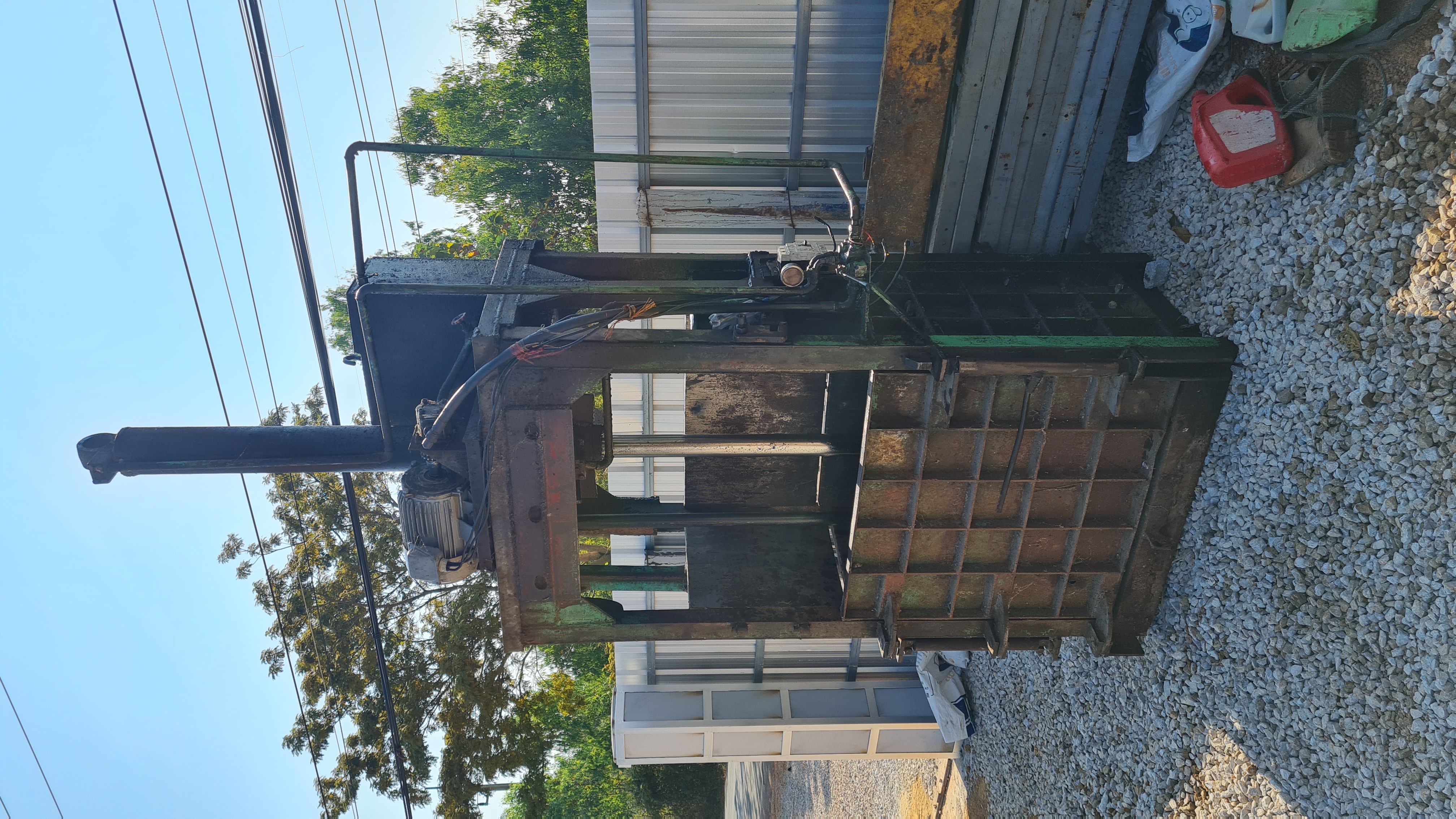 ขาย แท่นอัด หรือเครื่องอัด วัสดุรีไซเคิล