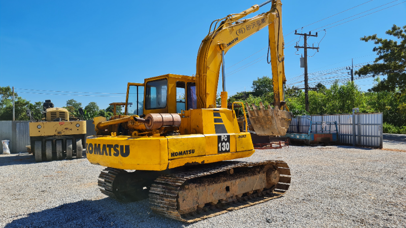 ขาย แบคโฮ KOMATSU PC100-3 เครื่องดี รถใช้งานได้ แถมปั้มไฮดรอริค และออยคูลเลอร์ ให้ด้วยนะครับ