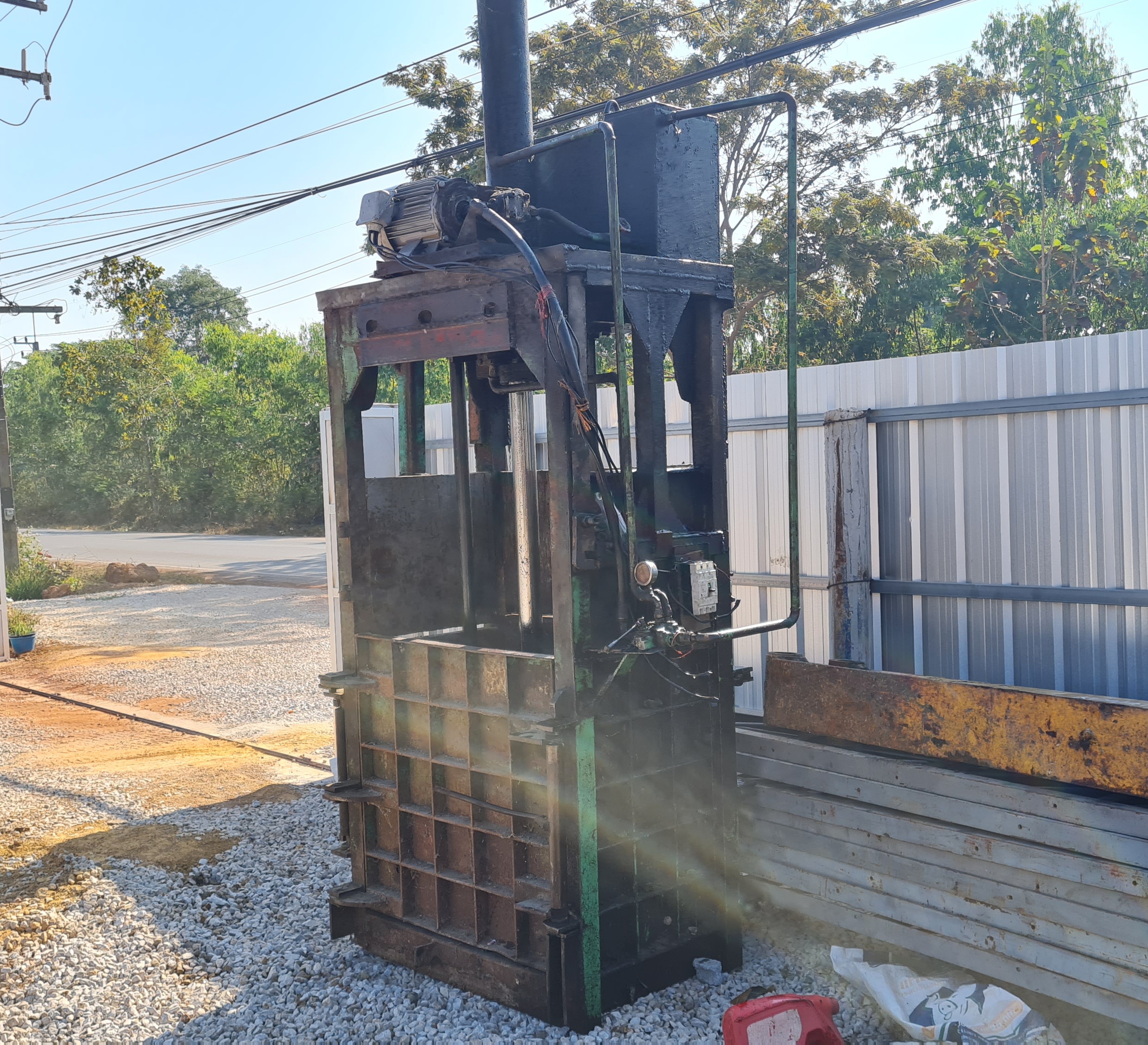 ขาย แท่นอัด หรือเครื่องอัด วัสดุรีไซเคิล