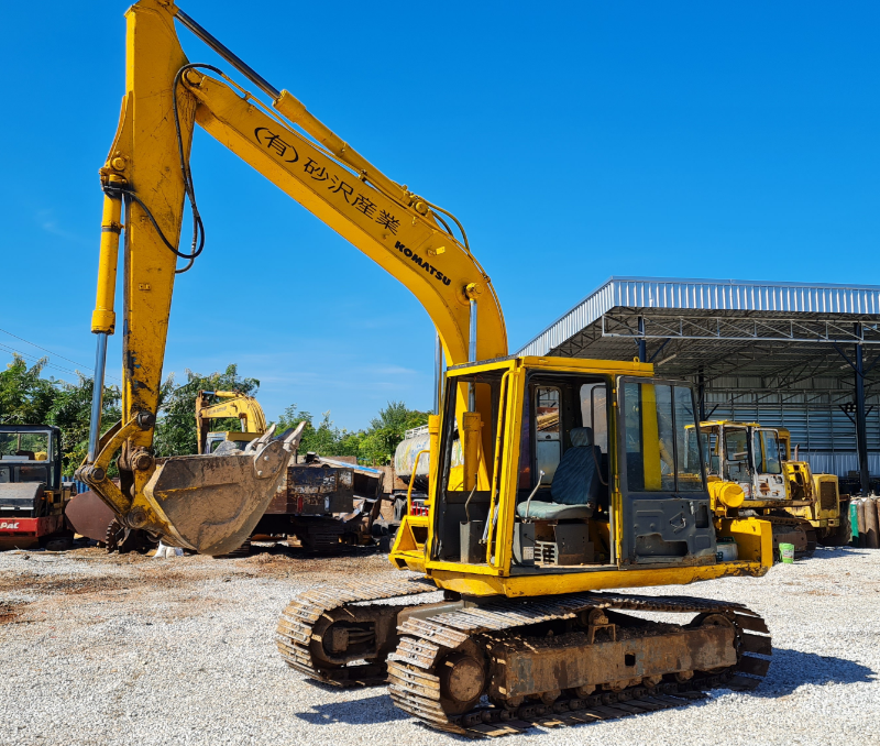 ขาย แบคโฮ KOMATSU PC100-3 เครื่องดี รถใช้งานได้ แถมปั้มไฮดรอริค และออยคูลเลอร์ ให้ด้วยนะครับ