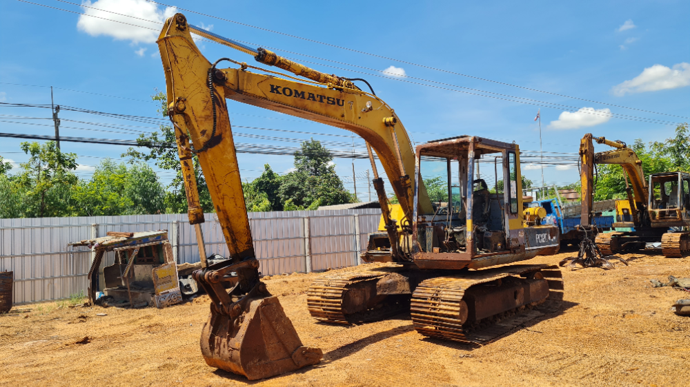 ขาย แบคโฮ KOMATSU PC100-3 เครื่อง HO7C ปั้มเดิม รถใช้งานได้ ช่วงล่างมีเก็บงานนะครับ