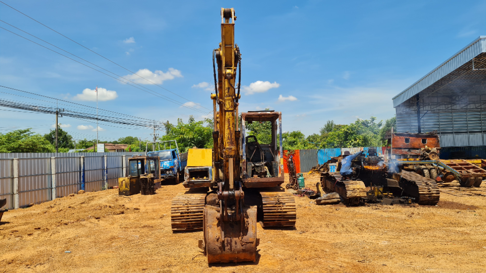 ขาย แบคโฮ KOMATSU PC100-3 เครื่อง HO7C ปั้มเดิม รถใช้งานได้ ช่วงล่างมีเก็บงานนะครับ