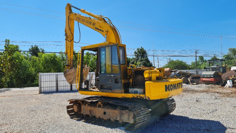 ขาย แบคโฮ KOMATSU PC100-3 เครื่องดี รถใช้งานได้ แถมปั้มไฮดรอริค และออยคูลเลอร์ ให้ด้วยนะครับ