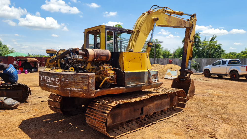 ขาย แบคโฮ KOMATSU PC100-3 เครื่อง HO7C ปั้มเดิม รถใช้งานได้ ช่วงล่างมีเก็บงานนะครับ