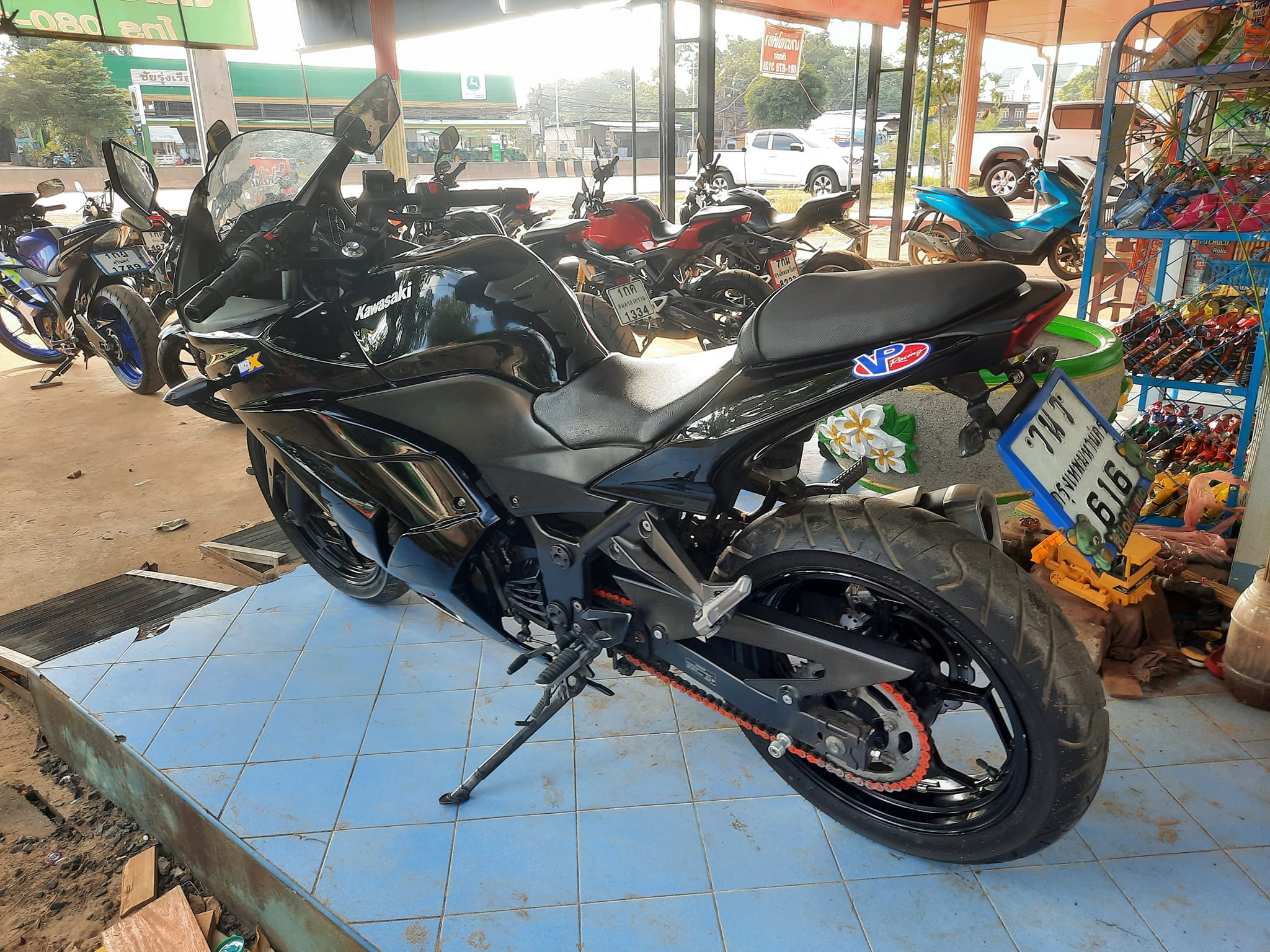 ขายลูกเดียว ninja250R รถสภาพสวยดี พร้อมใช้งาน ขายลูกเดียว ninja250R รถสภาพสวยดี พร้อมใช้งาน