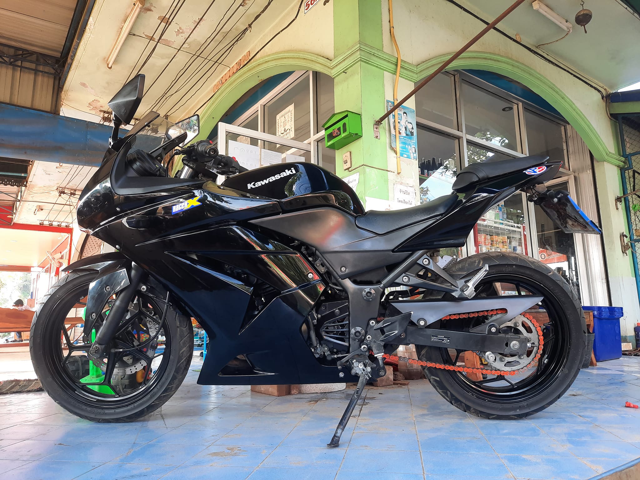 ขายลูกเดียว ninja250R รถสภาพสวยดี พร้อมใช้งาน ขายลูกเดียว ninja250R รถสภาพสวยดี พร้อมใช้งาน