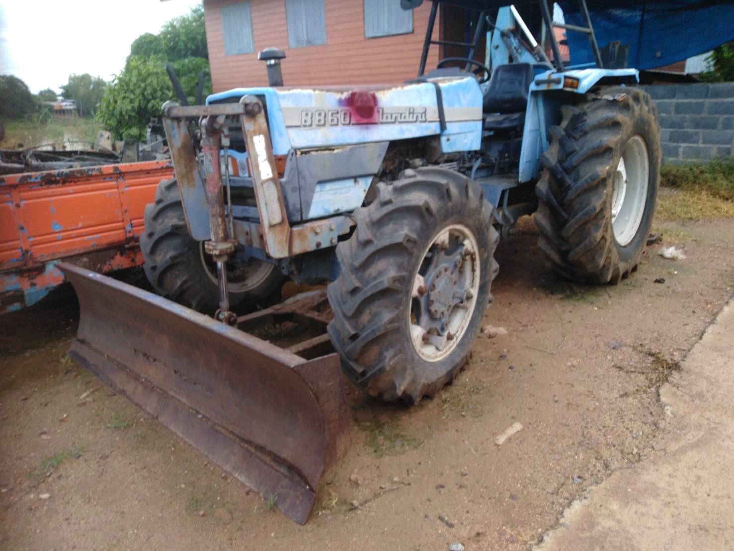 ขายรถไถพร้อมขุดหลัง LANDINIรุ่น TL23 DT-ขับ4x4 พร้อมผานดันหน้า มีทะเบียน
