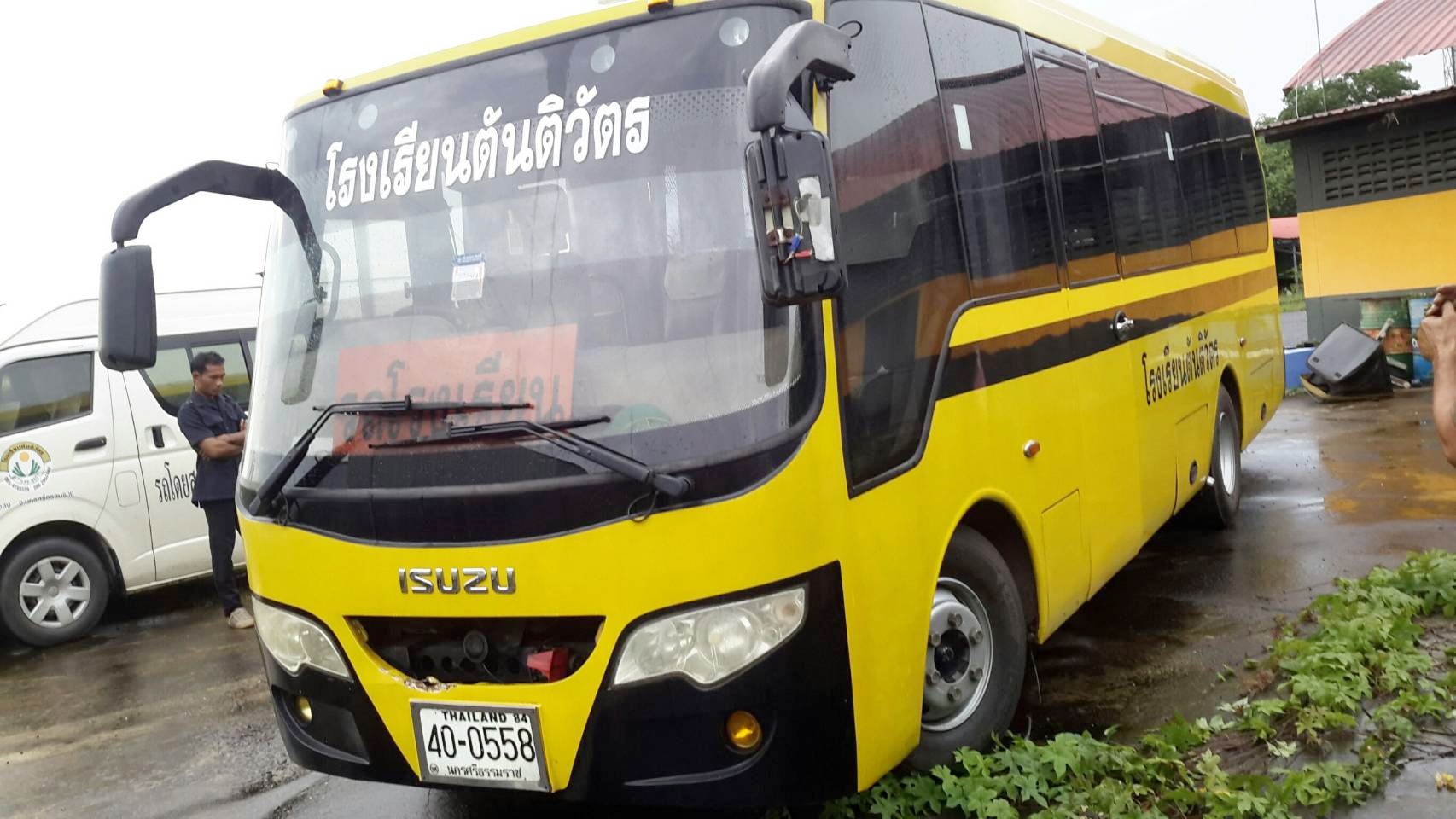 ขายรถบัสแอร์ อีซูซูNQR75L เครื่อง 4HK1-175 แรงม้าแน่นมากๆรถ25 ที่นั่ง ยาว 7 เมตรกว่า ติดต่อ 0911464263