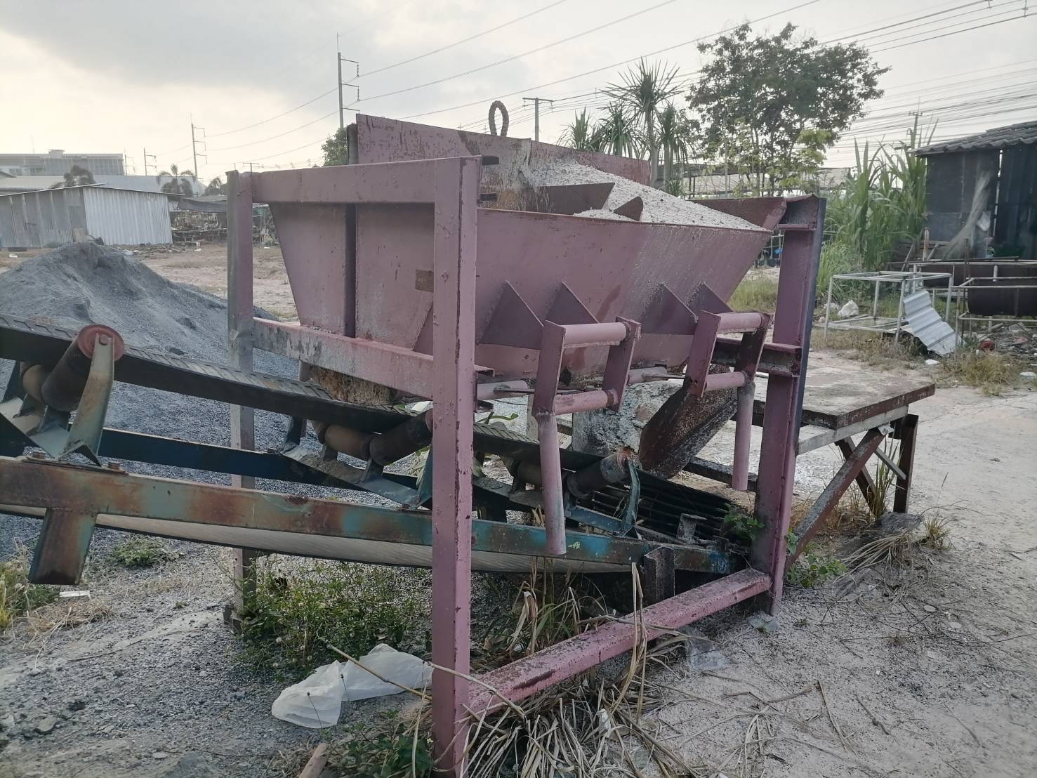 เครื่องทำอิฐบล็อคครบเซ็ท 5 ก้อน 500,000บาท ใช้งานปรกติ ราคาต่อรองได้ครับ (โทร) 081-7410515