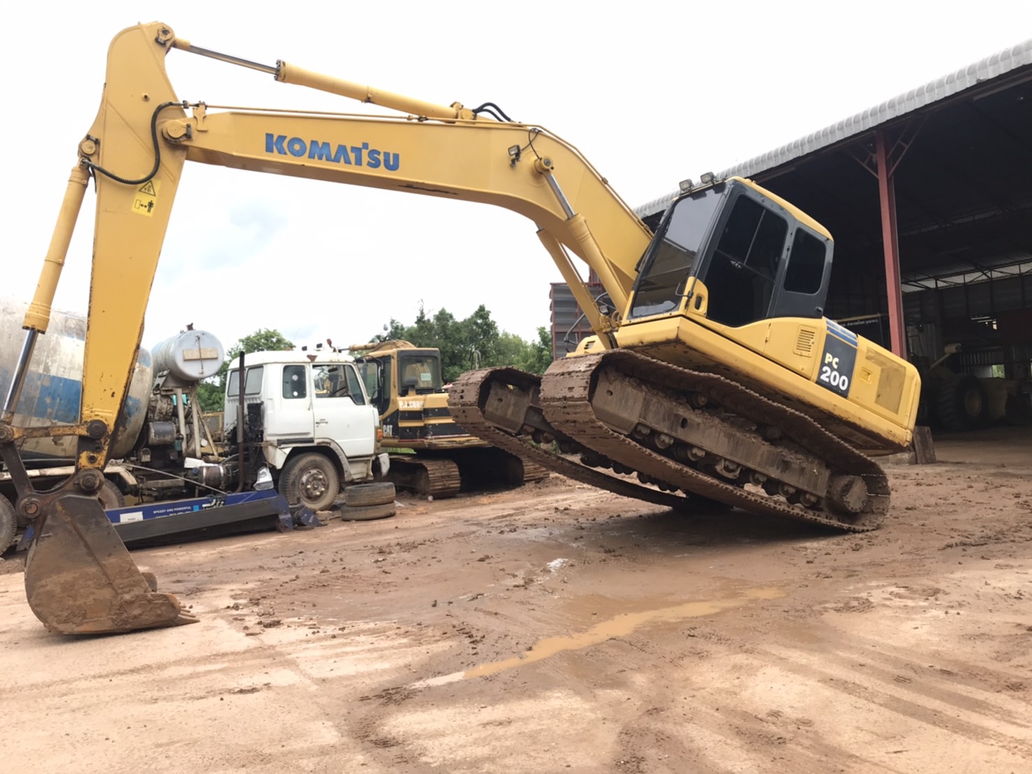 Komatsu Pc200-7 รถสวยเต็มทุกระบบไฟฟ้าครบ แอร์เย็น ห้องเก่งสวย ช่วงล่างเต็ม เครื่อง ปั้ม ทำงานเร็วแรง