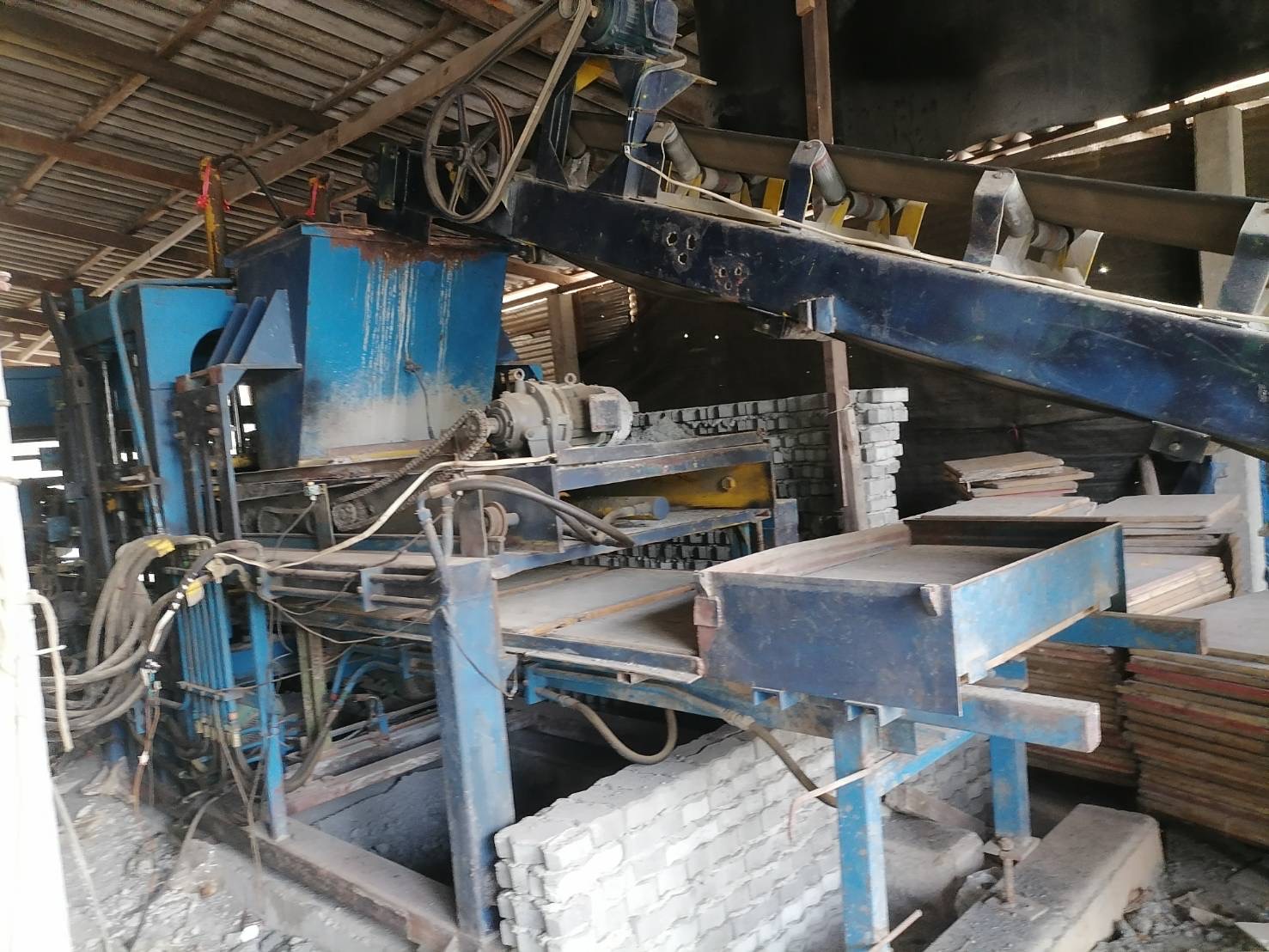 เครื่องทำอิฐบล็อคครบเซ็ท 5 ก้อน 500,000บาท ใช้งานปรกติ ราคาต่อรองได้ครับ (โทร) 081-7410515