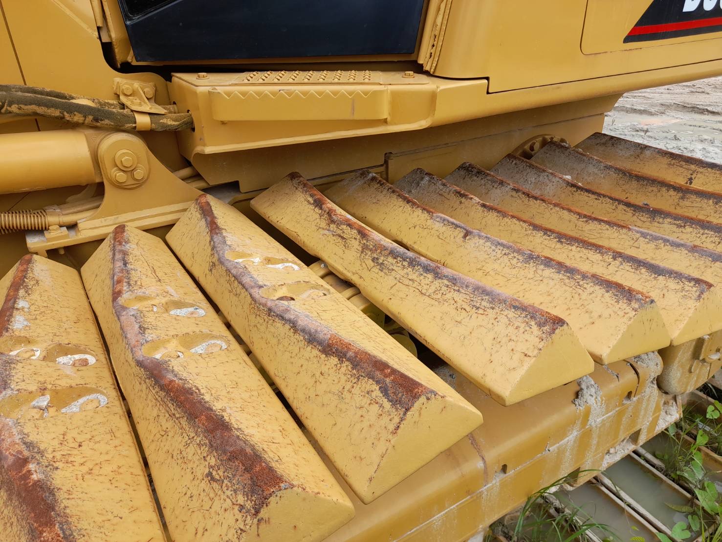 Caterpillar D5G LGP เก่านอกมา สวยเต็มเล่มพร้อมโอน ทำงาน 5 พัน ชม. ประกันชั้น 1 ราคา 1.75 เอกโทร 081-