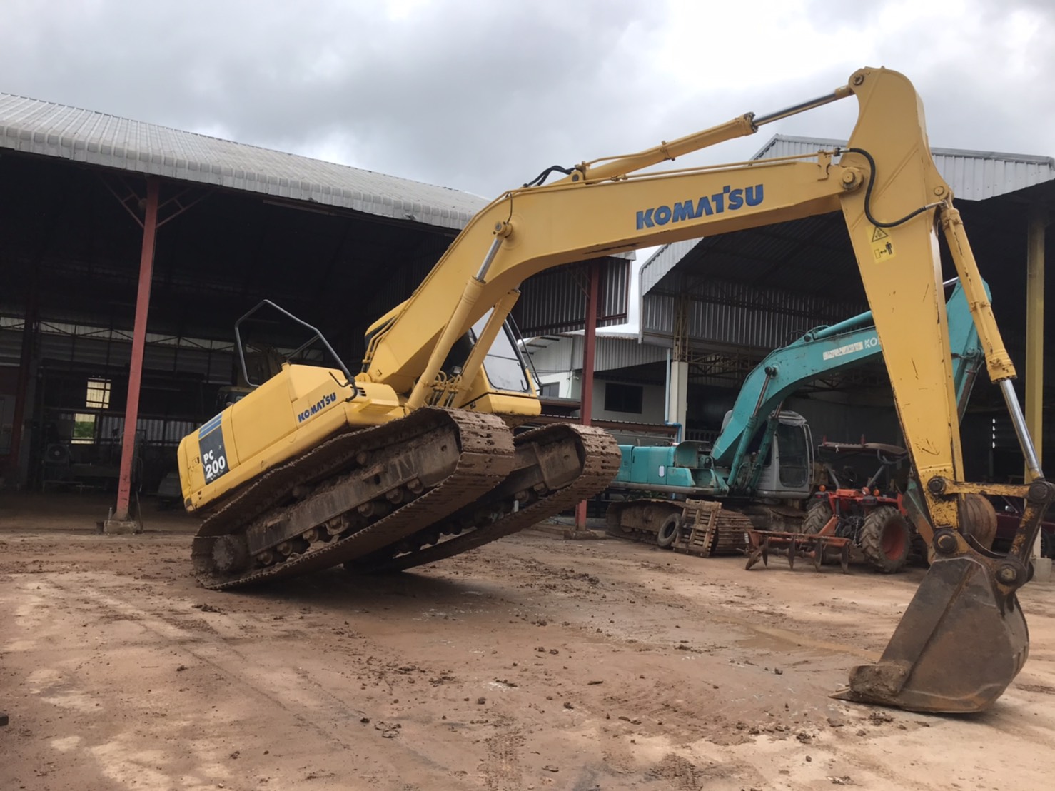 Komatsu Pc200-7 รถสวยเต็มทุกระบบไฟฟ้าครบ แอร์เย็น ห้องเก่งสวย ช่วงล่างเต็ม เครื่อง ปั้ม ทำงานเร็วแรง Komatsu Pc200-7 รถสวยเต็มทุกระบบไฟฟ้าครบ แอร์เย็น ห้องเก่งสวย ช่วงล่างเต็ม เครื่อง ปั้ม ทำงานเร็วแรง