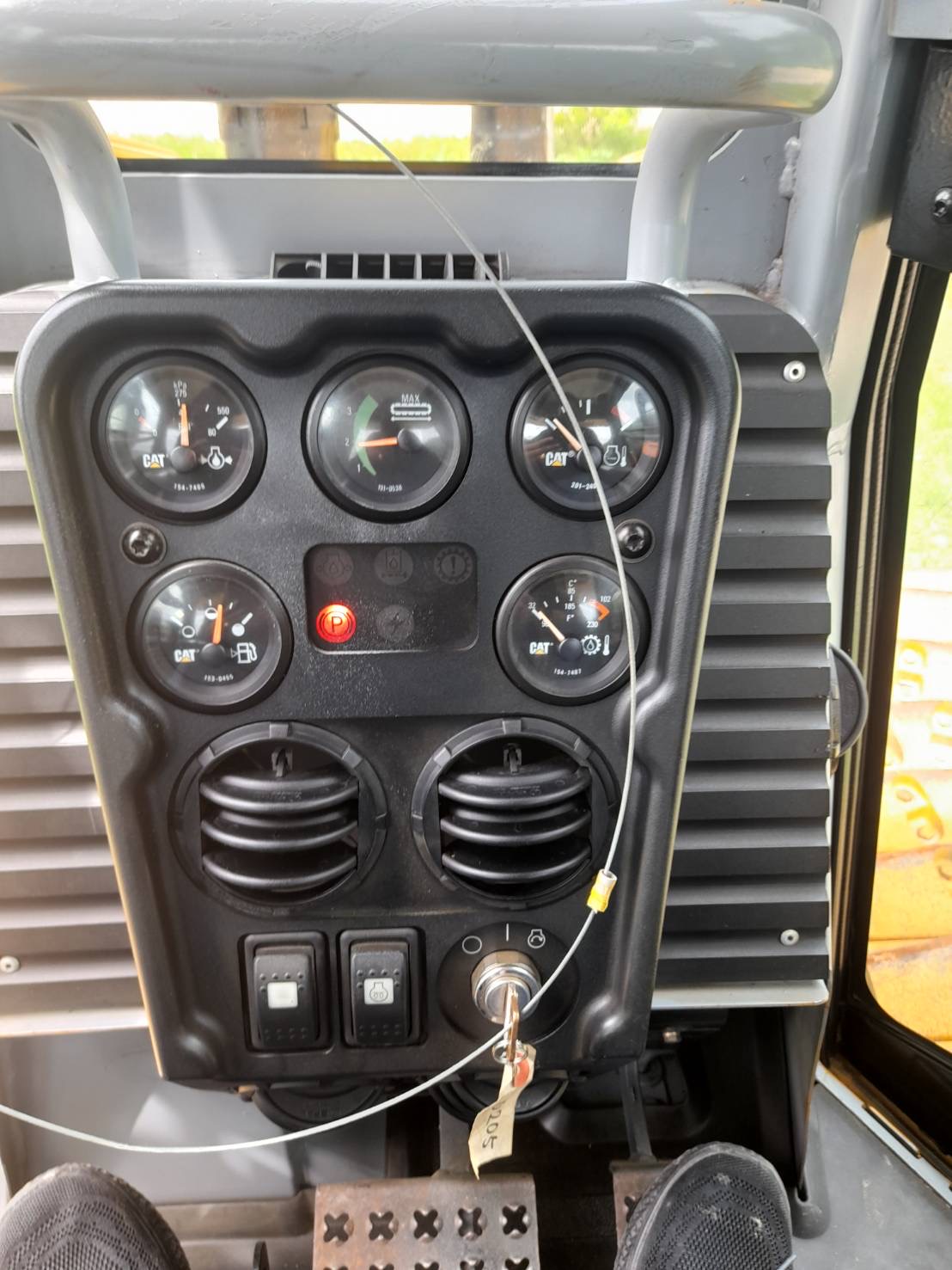 Caterpillar D5G LGP เก่านอกมา สวยเต็มเล่มพร้อมโอน ทำงาน 5 พัน ชม. ประกันชั้น 1 ราคา 1.75 เอกโทร 081-