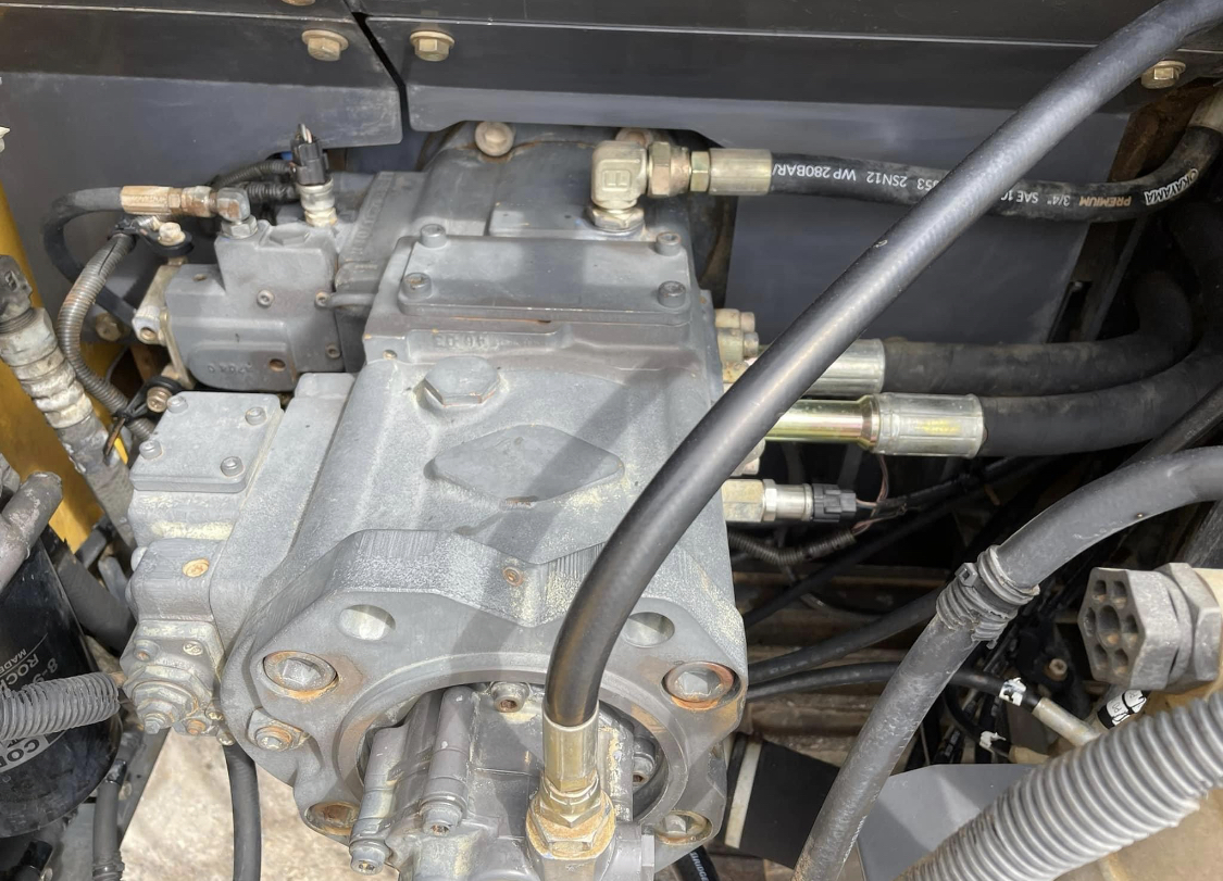 Sumitomo SH210-5 สีเดิมทั้งคันแห้งทุกจุด 9 พันชั่วโมงเอกสารเล่มทะเบียน 1500000 เอม โทร 0817410515