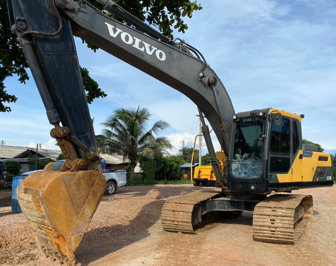 VOLVO 210D เดิมๆทั้งคัน สภาพสวย ระบบเต็ม 100% ไม่มีรั่วซึม ภายในสะอาด ทำงาน 4,xxx ชั่วโมง pm 7,000 ช