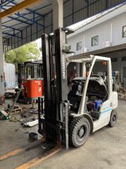 ขายด่วนรถยกนิสสัน เครื่องยนต์เบนซินแก๊ส ขนาด2.5 ตัน เสา 6 เมตร เกียร์ออโต้