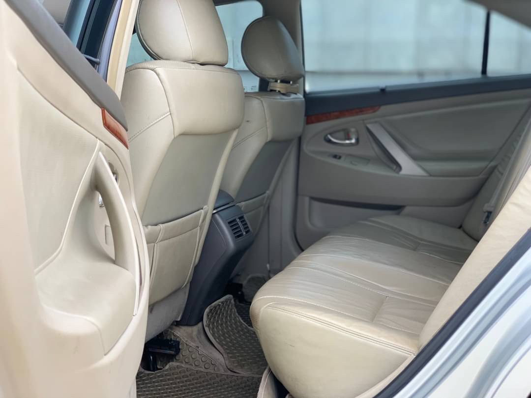 TOYOTA CAMRY 2.0G (MNC) ปี 2010 สีบรอนเงิน 