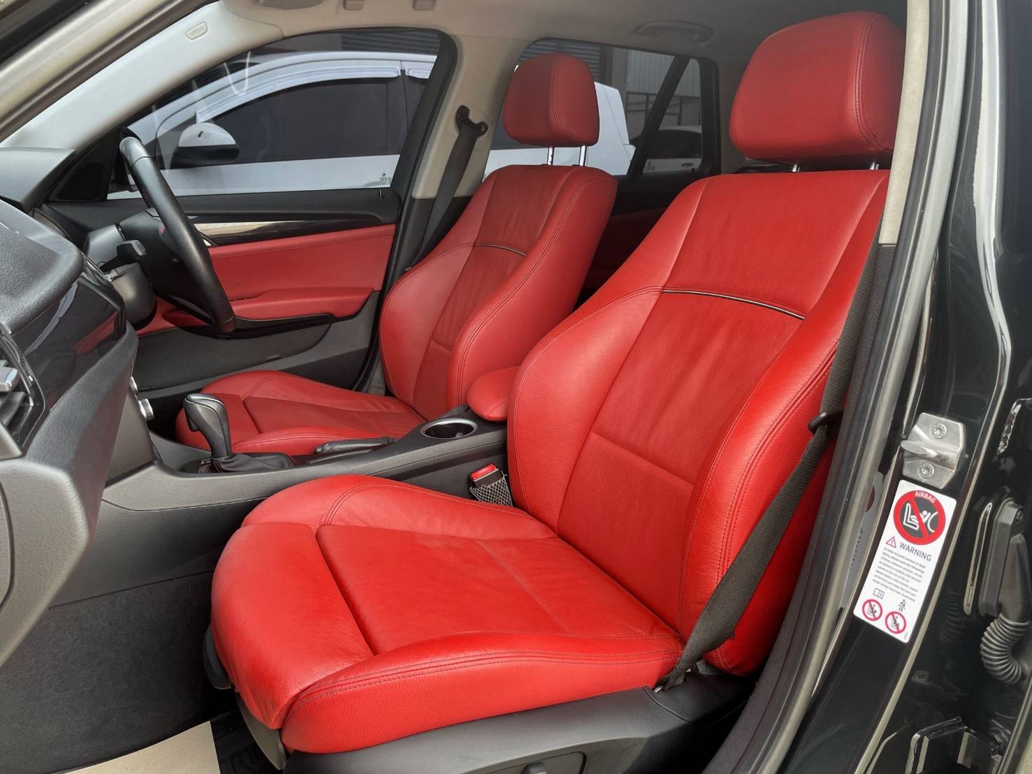 BMW X1 Sdrive18i 2.0 Sport TOP ปี 2013 แท้ ภายในแดง ใช้งานน้อย ตัวใหม่ Minor Change พวงมาลัยเบาแล้ว 