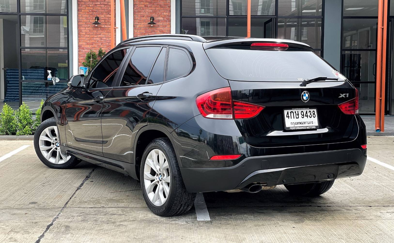BMW X1 Sdrive18i 2.0 Sport TOP ปี 2013 แท้ ภายในแดง ใช้งานน้อย ตัวใหม่ Minor Change พวงมาลัยเบาแล้ว BMW X1 Sdrive18i 2.0 Sport TOP ปี 2013 แท้ ภายในแดง ใช้งานน้อย ตัวใหม่ Minor Change พวงมาลัยเบาแล้ว