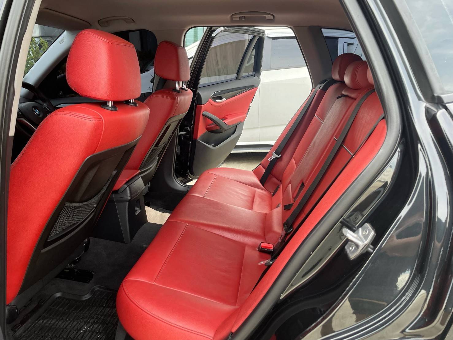 BMW X1 Sdrive18i 2.0 Sport TOP ปี 2013 แท้ ภายในแดง ใช้งานน้อย ตัวใหม่ Minor Change พวงมาลัยเบาแล้ว 