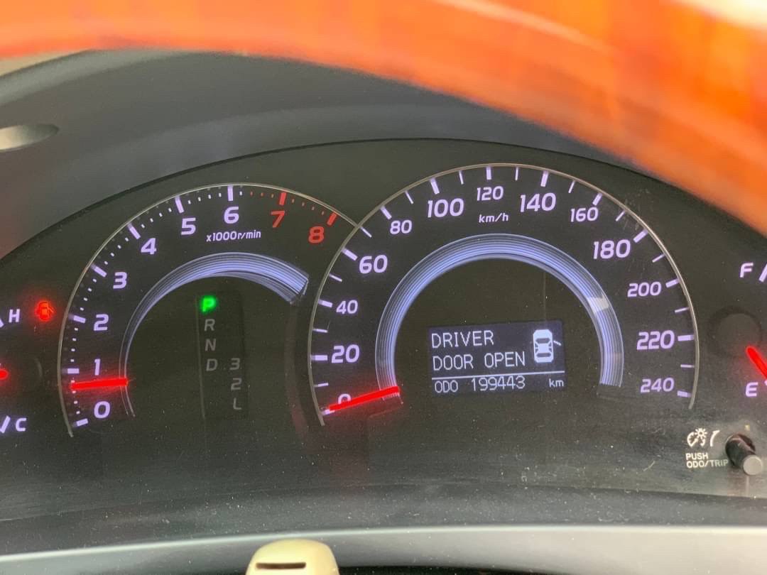 TOYOTA CAMRY 2.0G (MNC) ปี 2010 สีบรอนเงิน 