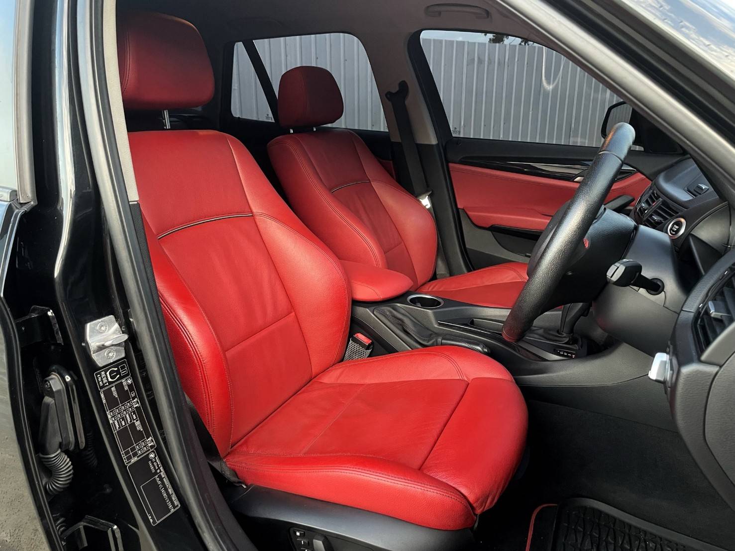BMW X1 Sdrive18i 2.0 Sport TOP ปี 2013 แท้ ภายในแดง ใช้งานน้อย ตัวใหม่ Minor Change พวงมาลัยเบาแล้ว 