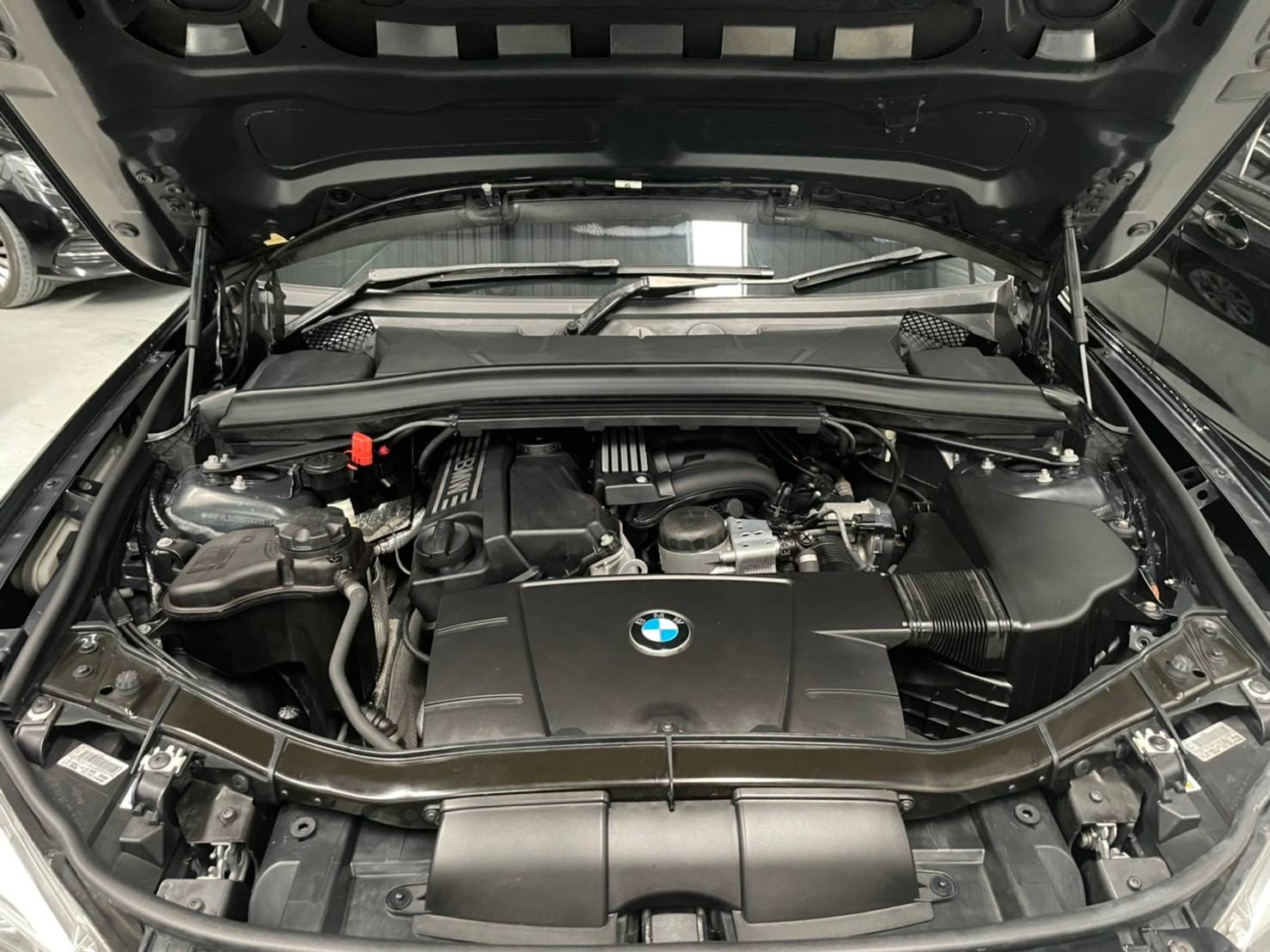 BMW X1 Sdrive18i 2.0 Sport TOP ปี 2013 แท้ ภายในแดง ใช้งานน้อย ตัวใหม่ Minor Change พวงมาลัยเบาแล้ว 