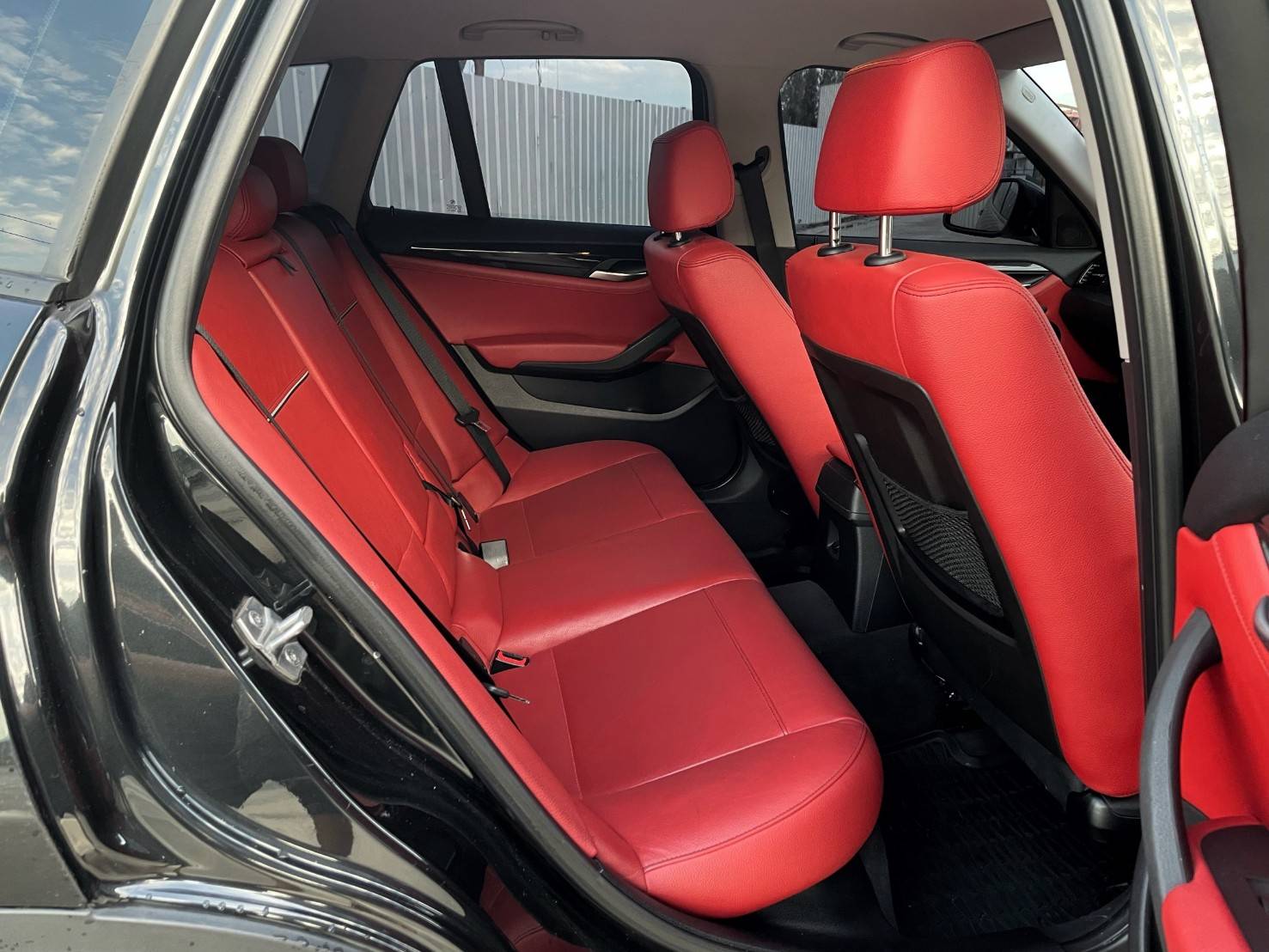 BMW X1 Sdrive18i 2.0 Sport TOP ปี 2013 แท้ ภายในแดง ใช้งานน้อย ตัวใหม่ Minor Change พวงมาลัยเบาแล้ว 