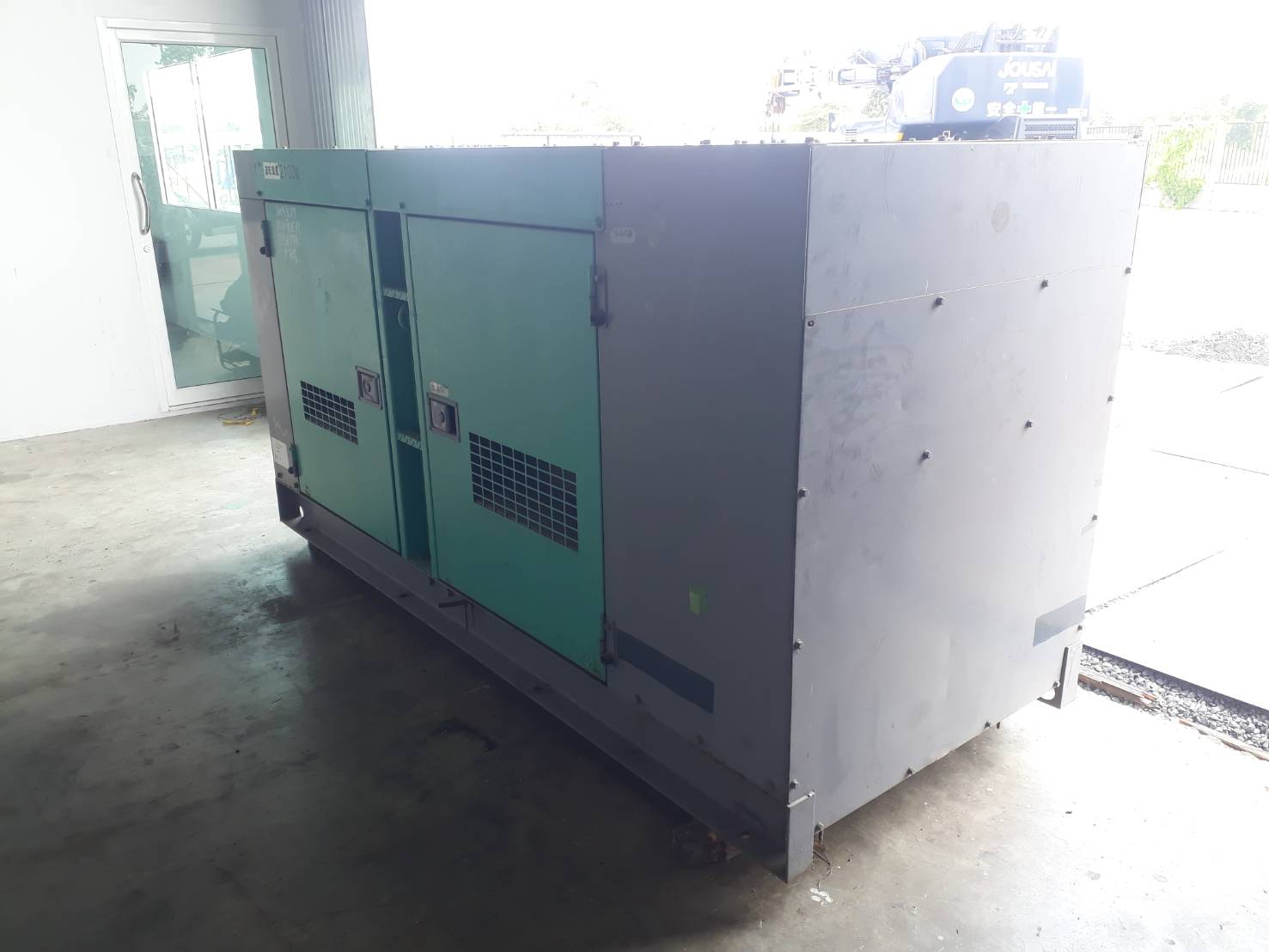 เครื่องปั่นไฟ DENYO 90kVA DCA90ESH (นำเข้ายี่ปุ่น) เครื่องปั่นไฟ DENYO 90kVA DCA90ESH (นำเข้ายี่ปุ่น)