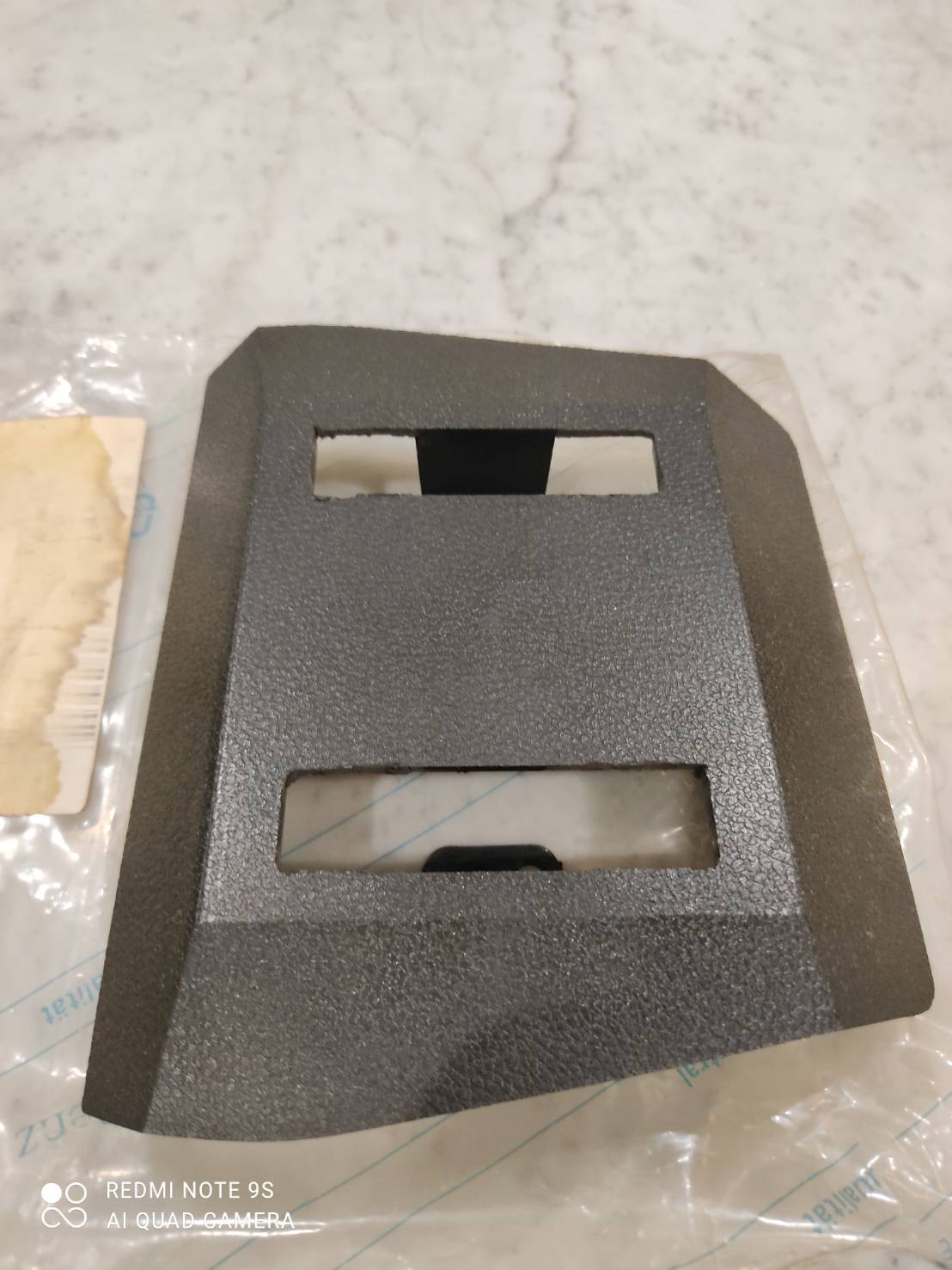 ฝาครอบคอนโซลสวิทช์กระจกไฟฟ้า Mercedes W114 W115 รุ่นเกียร์คอ ของใหม่ NOS rare ฝาครอบคอนโซลสวิทช์กระจกไฟฟ้า Mercedes W114 W115 รุ่นเกียร์คอ ของใหม่ NOS rare