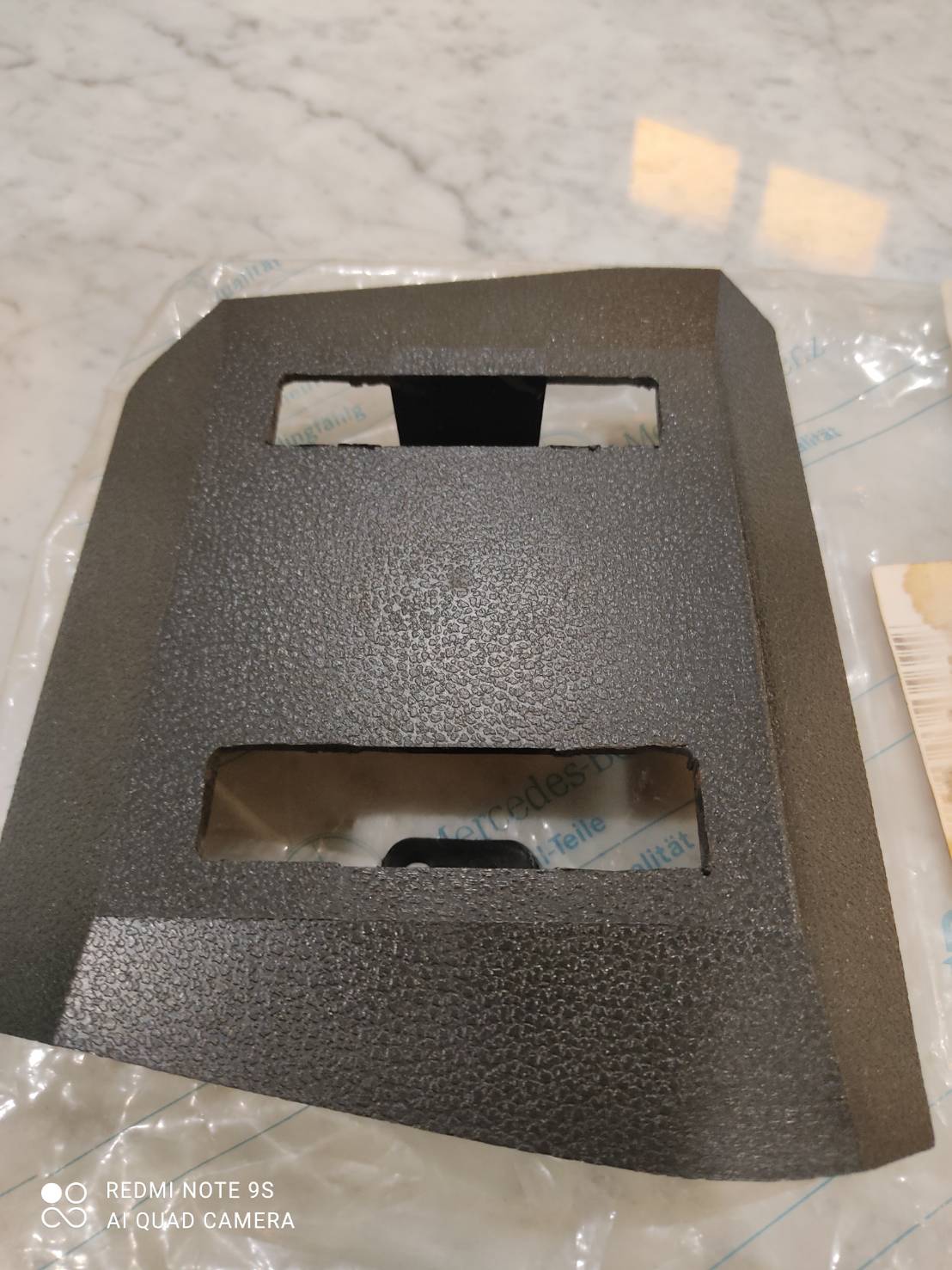 ฝาครอบคอนโซลสวิทช์กระจกไฟฟ้า Mercedes W114 W115 รุ่นเกียร์คอ ของใหม่ NOS rare ฝาครอบคอนโซลสวิทช์กระจกไฟฟ้า Mercedes W114 W115 รุ่นเกียร์คอ ของใหม่ NOS rare