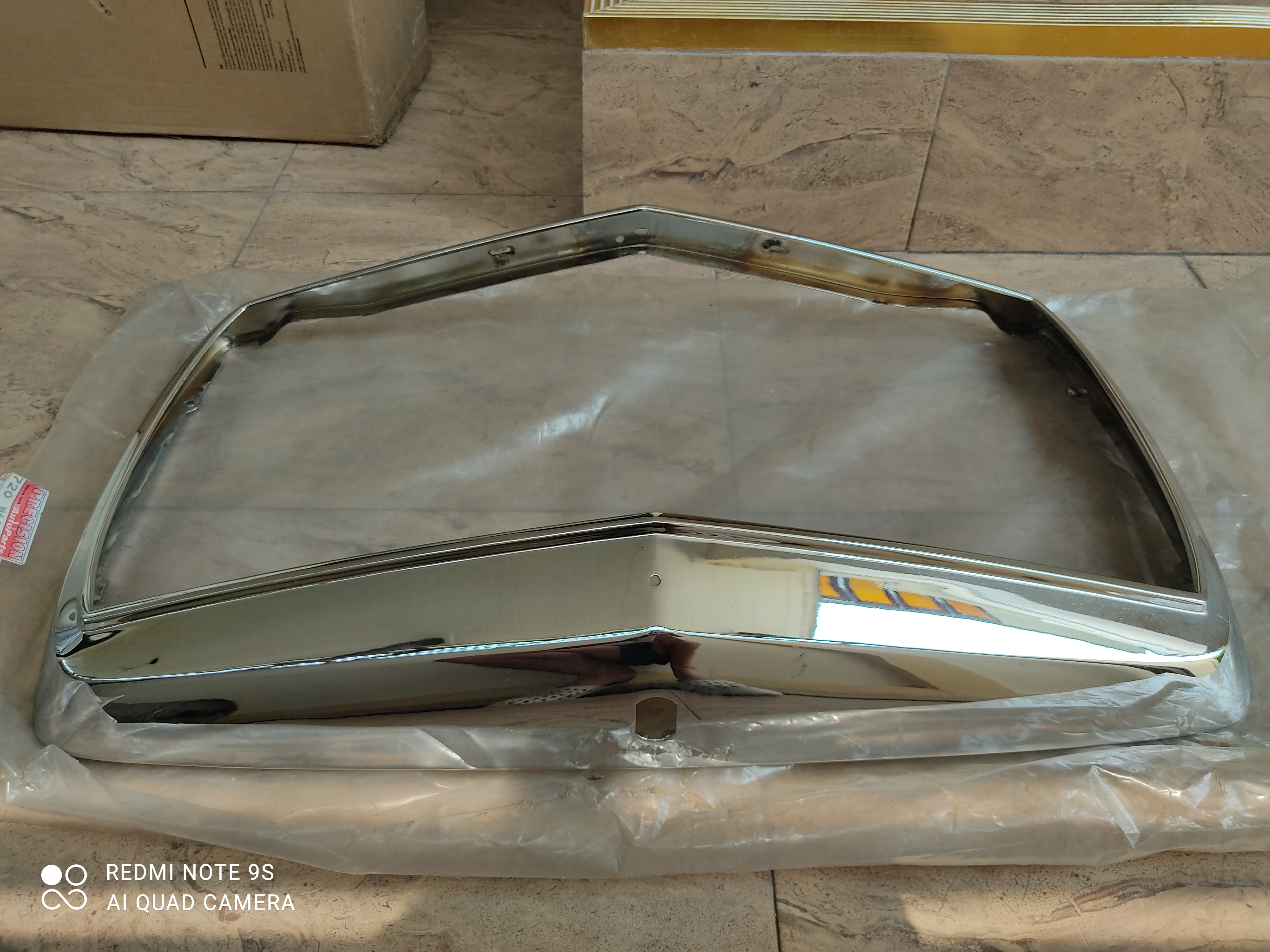 กระจังหน้าโครเมื่ยม Mercedes Benz W114 W115 รุ่นกระจังหน้าแคบ-series1 ของแท้ใหม่เก่าเก็บ NOS กระจังหน้าโครเมื่ยม Mercedes Benz W114 W115 รุ่นกระจังหน้าแคบ-series1 ของแท้ใหม่เก่าเก็บ NOS