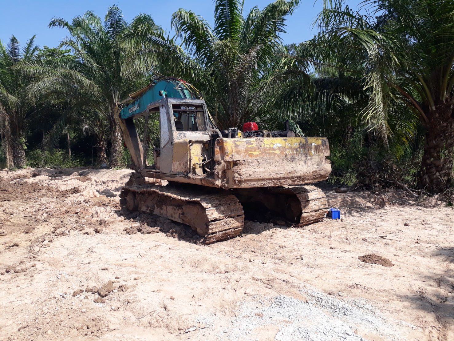 ขายรถแบคโฮ KOBELCO SK220 490,000 บาท สภาพพร้อมใช้งาน คอมนอก 10,000 สนใจโทร 088-7845941 มีวีดีโอค่ะ