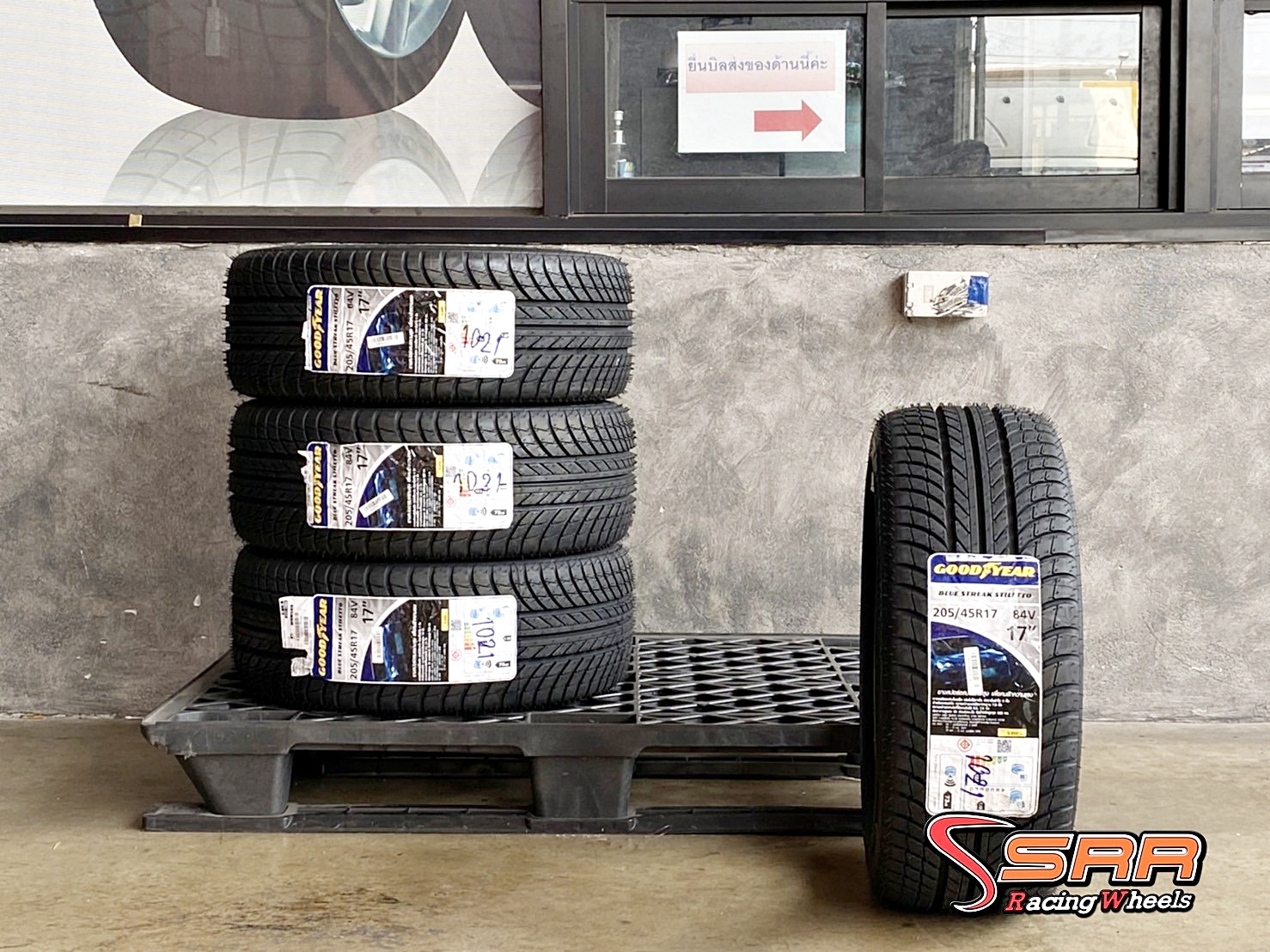 GOODYEAR BLUE STREAK STILETTO 205/45R17 ยางใหม่ปี21 ราคาพิเศษ GOODYEAR BLUE STREAK STILETTO 205/45R17 ยางใหม่ปี21 ราคาพิเศษ