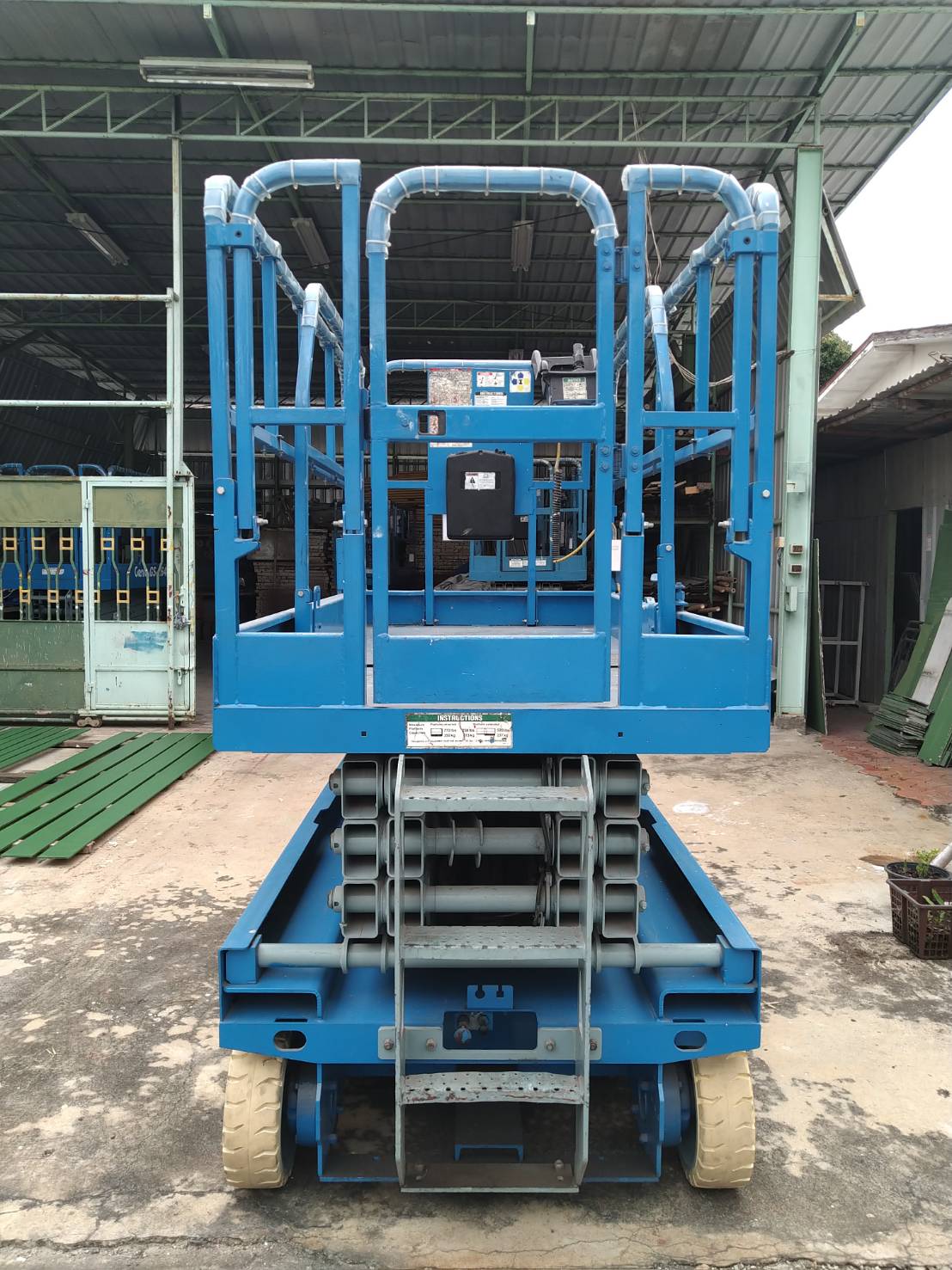 SCISSOR LIFT - รถกระเช้าไฟฟ้า GENIE GS2646  NO.01  สูง 7.9เมตร