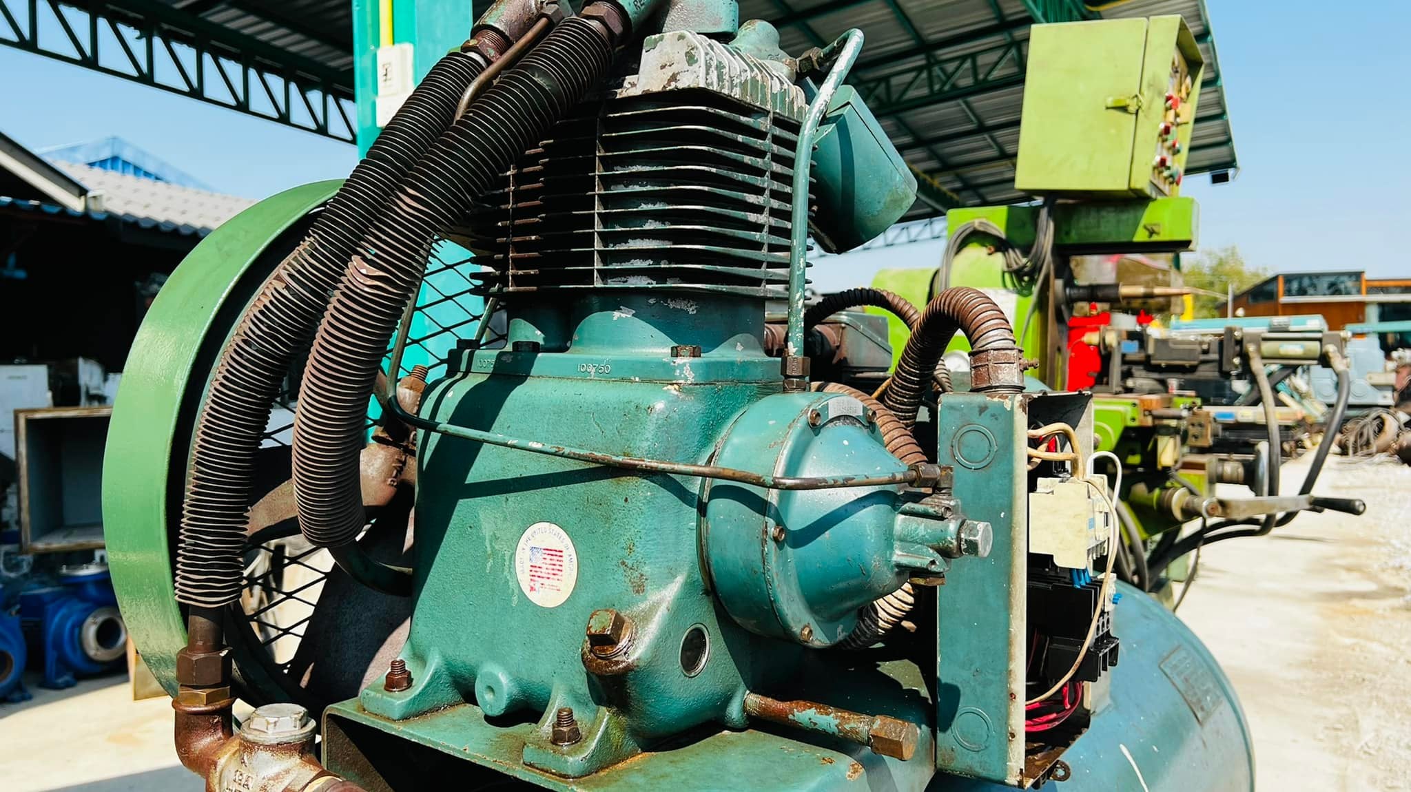 เครื่องปั้มลมแชมเปี้ยนส์ CHAMPION USA ขนาด 5.5 HP ถังพัก 300 Lite ระบบไฟ 380V เครื่องปั้มลมแชมเปี้ยนส์ CHAMPION USA ขนาด 5.5 HP ถังพัก 300 Lite ระบบไฟ 380V