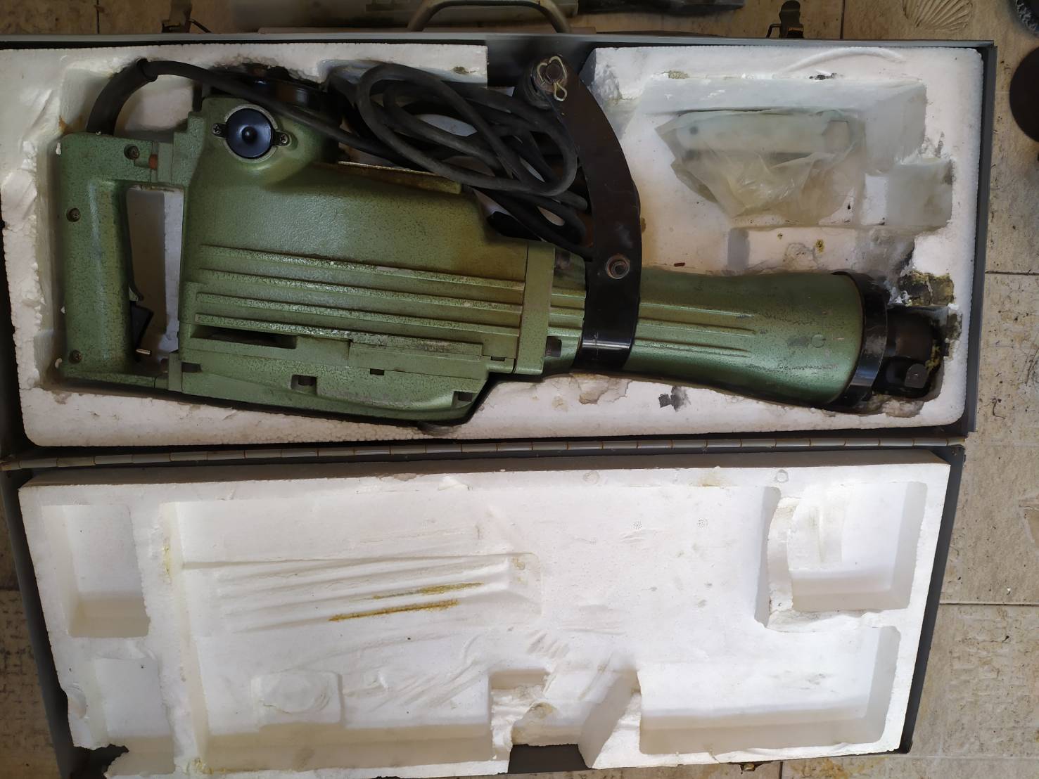 ขายถูก เครื่องสกัดไฟฟ้า เครื่องแย็กไฟฟ้า มือ2 สภาพสวย พร้อมกล่องเหล็ก