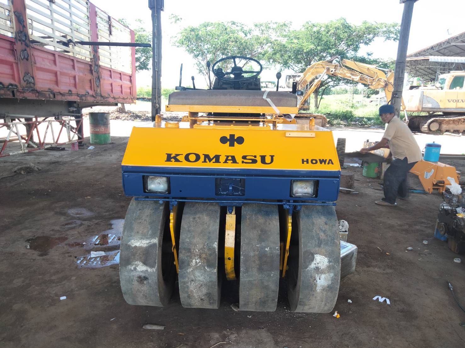 รถบดKOMATSU4ตันหน้าเหล็กหลังยาง