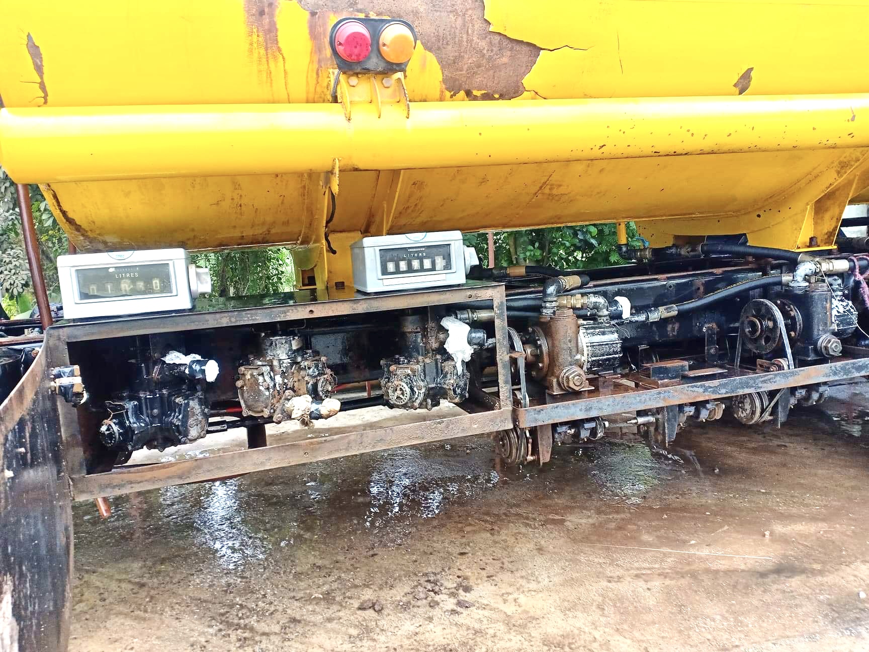 รถน้ำมันสักคันครับผม FC120ปี38 เดิมๆครับผม ถัง3ช่อง 3มิเตอร์ครับ ใบคลุมแทงค์ครบ ทะเบียนไม่ขาด