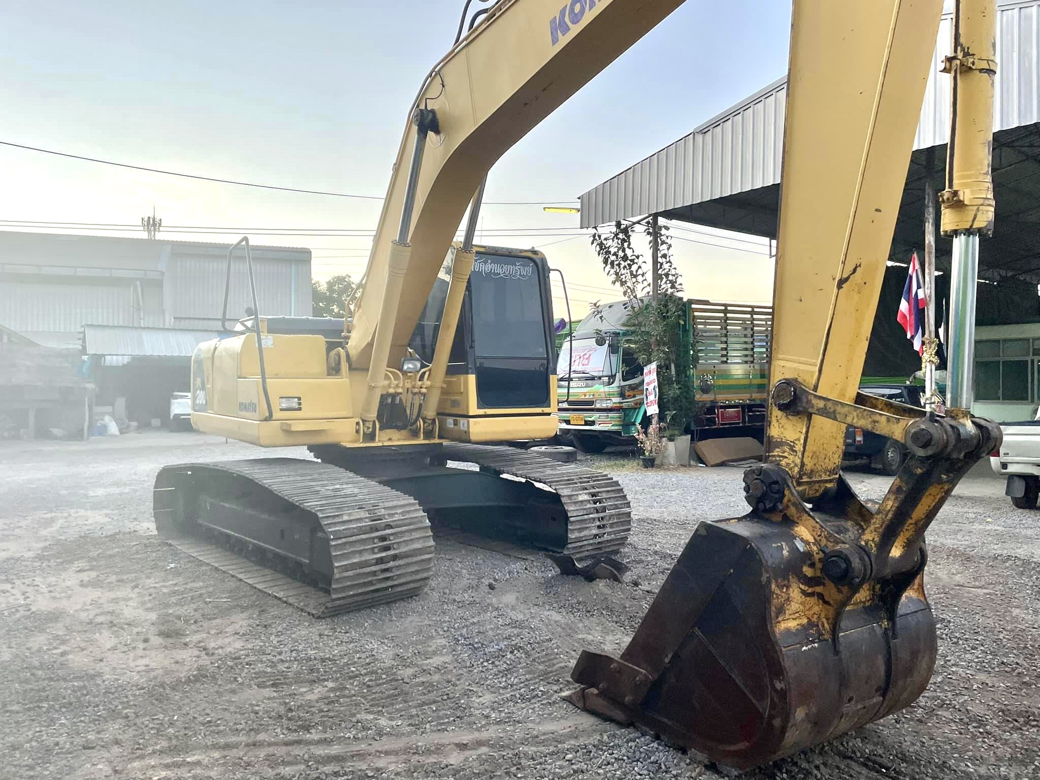 PC200-8ปี59สีเดิมๆทุกจุดเอวแน่นปึ้ก โช่เต็มภายในสวยกริ้บพร้อมใช้มากๆ 8พันชั่วโมงเครื่องนิ่มกริ้บเอกสารครบ เผื่อใครมองหาฝากเป็นตัวเลือกครับ