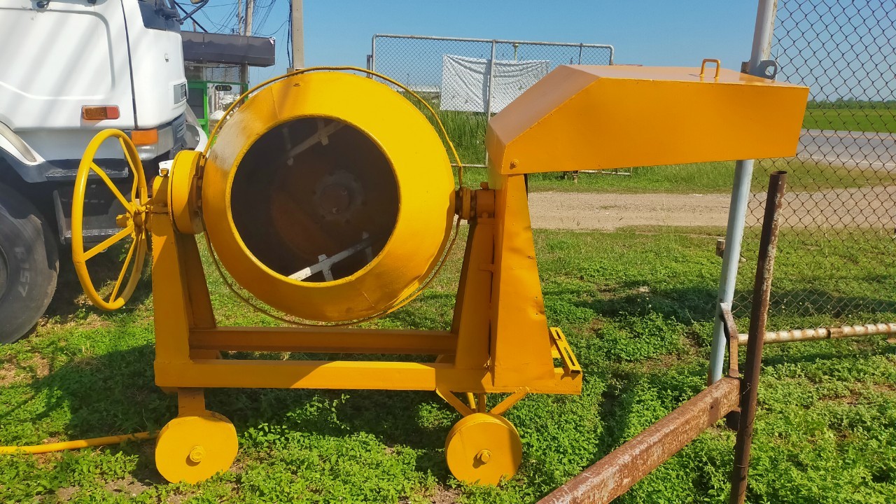 โม่ผสมคอนกรีต (Rebuild)สภาพพร้อมใช้งาน มี 2 ใบ ใบละ 13,000 บาท โม่ผสมคอนกรีต (Rebuild)สภาพพร้อมใช้งาน มี 2 ใบ ใบละ 13,000 บาท