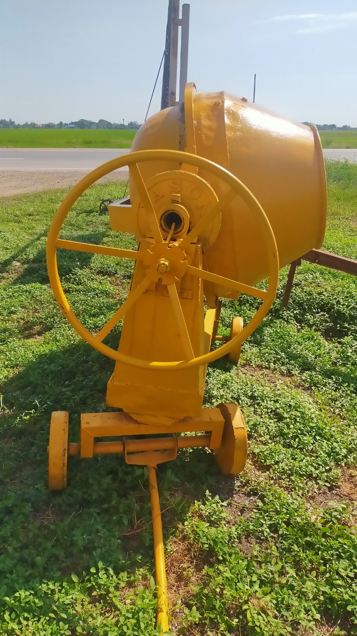 โม่ผสมคอนกรีต (Rebuild)สภาพพร้อมใช้งาน มี 2 ใบ ใบละ 13,000 บาท โม่ผสมคอนกรีต (Rebuild)สภาพพร้อมใช้งาน มี 2 ใบ ใบละ 13,000 บาท