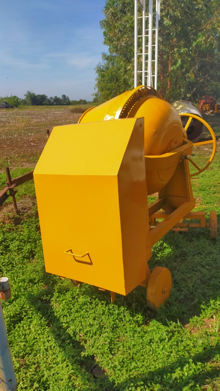 โม่ผสมคอนกรีต (Rebuild)สภาพพร้อมใช้งาน มี 2 ใบ ใบละ 13,000 บาท